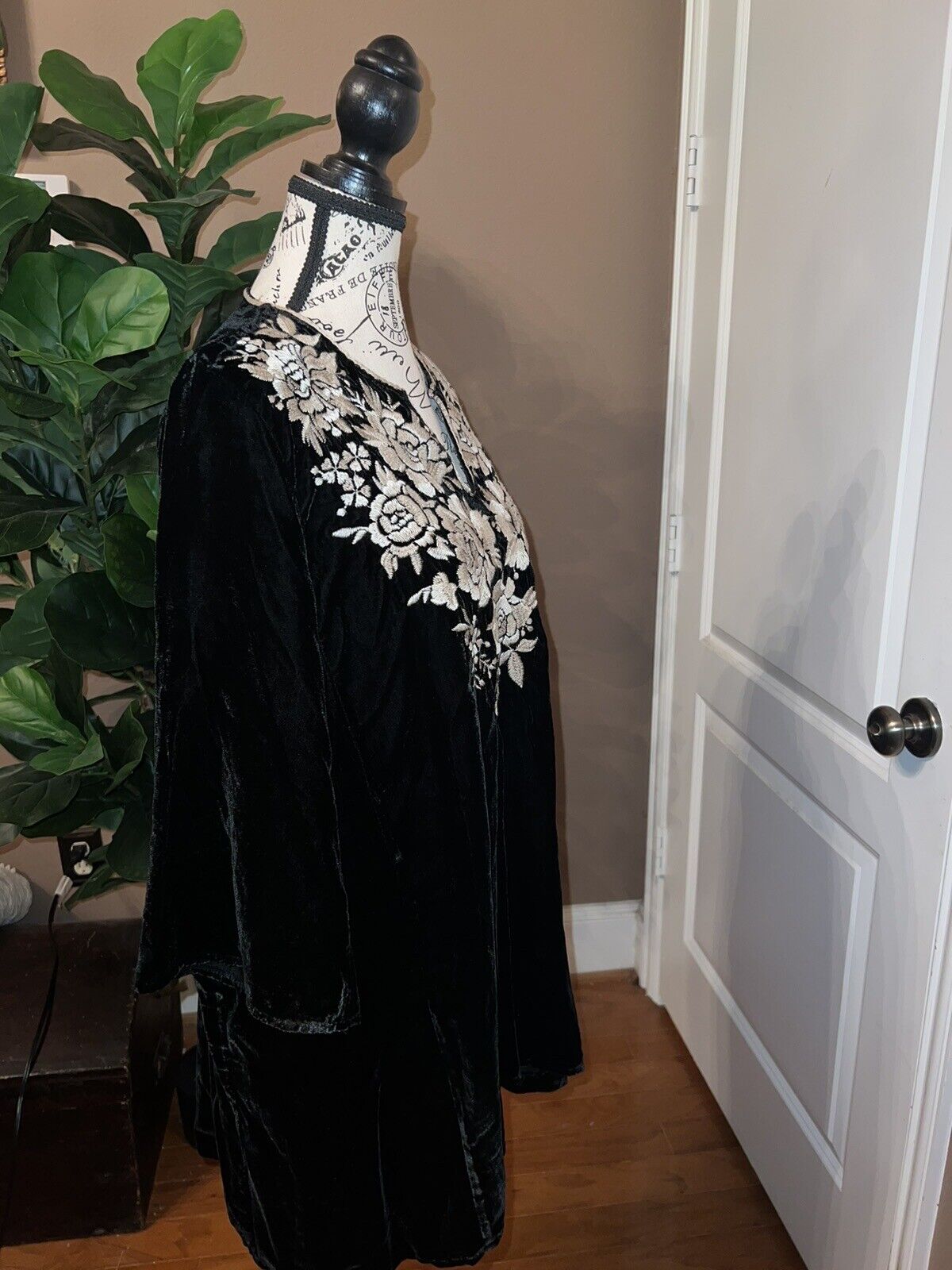 Johnny Was Black Velvet Heavily Embroidered Tunic Top Long Sleeve 1X XL