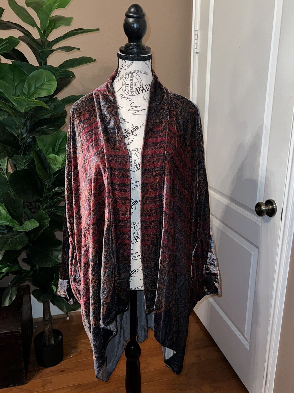 Johnny Was Black & Red Velvet Sz 1X 1XL XL Kimono Wrap Gorgeous Colors