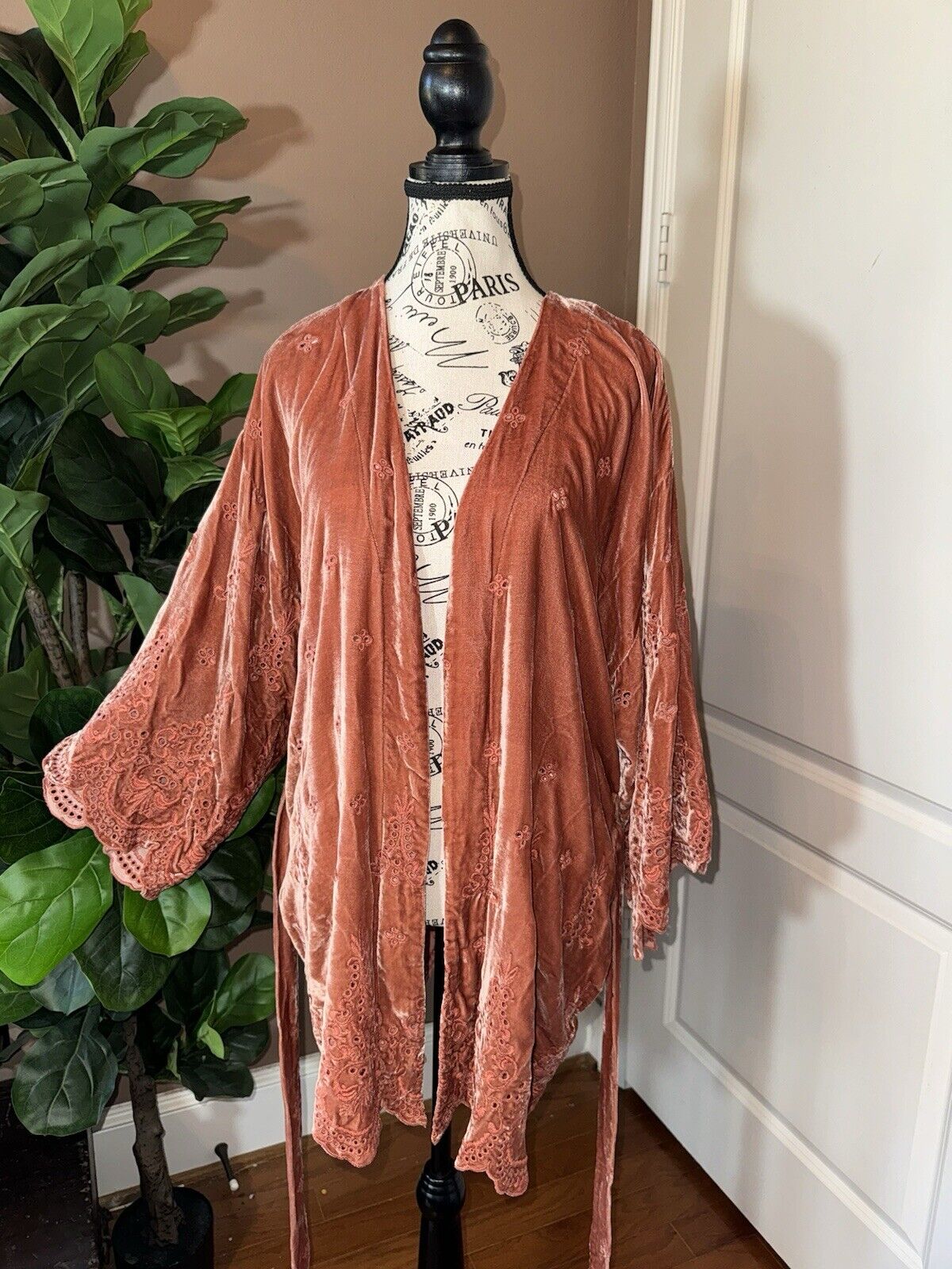 Johnny Was Medium Coral Velvet Kimono Embroidered Eyelet Lace Wrap Top