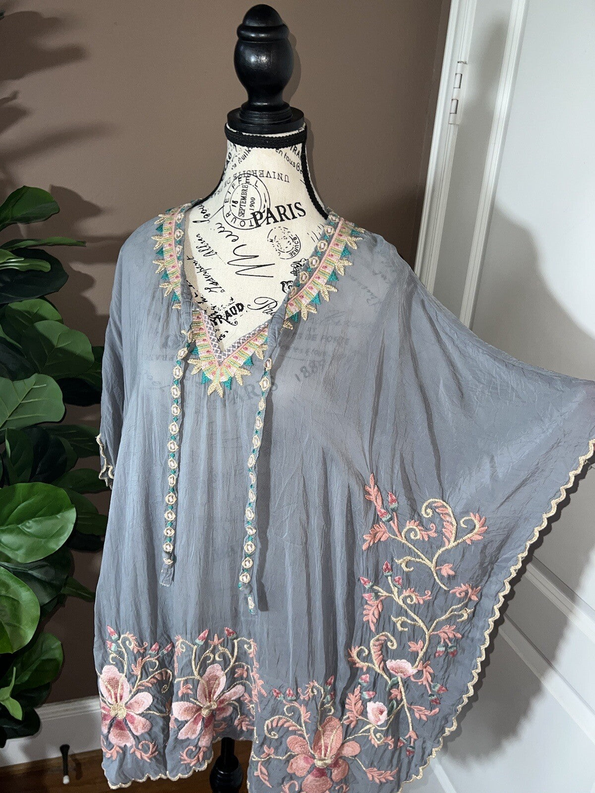 Johnny Was M Silky Kimono Poncho Wrap Top Cover Up Gold Embroidery PitPit 31” Johnny Was