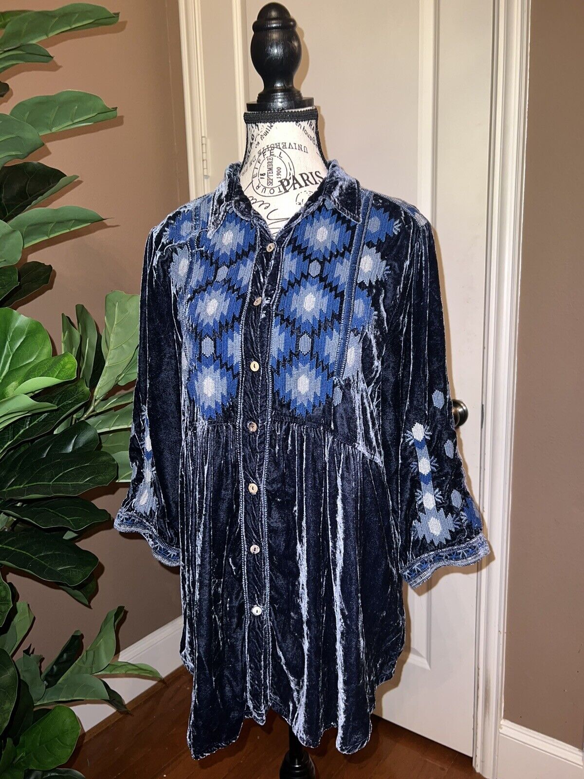 Johnny Was Blue Velvet Heavily Embroidered Tunic Top Long Sleeve Sz L Large WOW