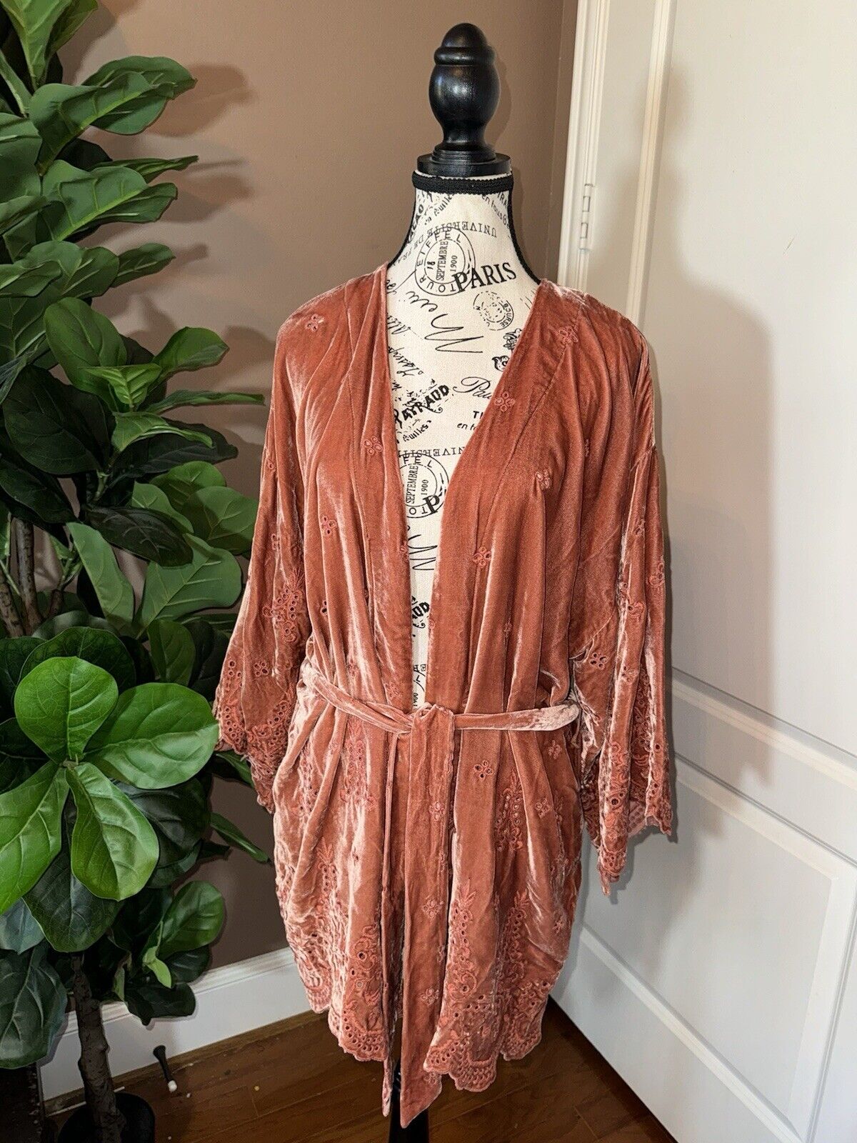 Johnny Was Medium Coral Velvet Kimono 22” PTP Eyelet Embroidery Wrap Top NWO