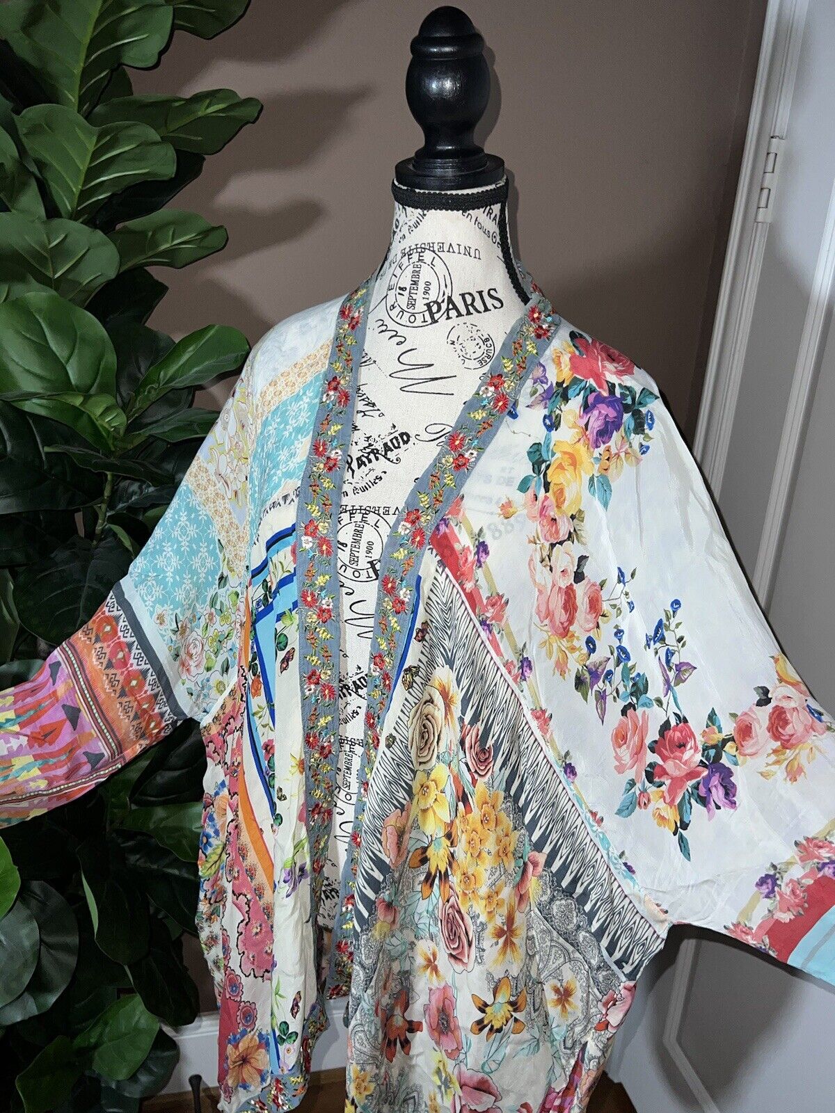 Johnny Was Sz 2X XXL Silky Kimono W/ Embroidery & Flowers Pockets