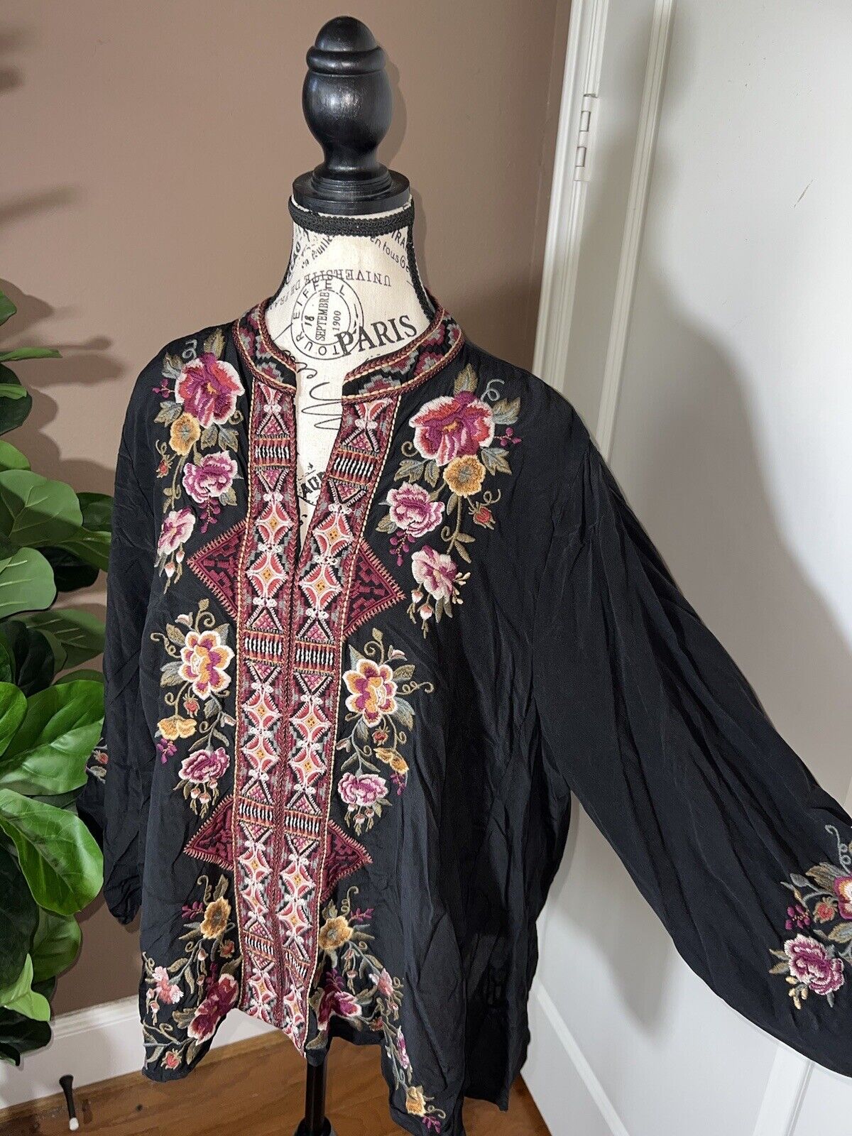 100% Silk Johnny Was Black Tunic Top XL 1X Kimono Embroidered Floral