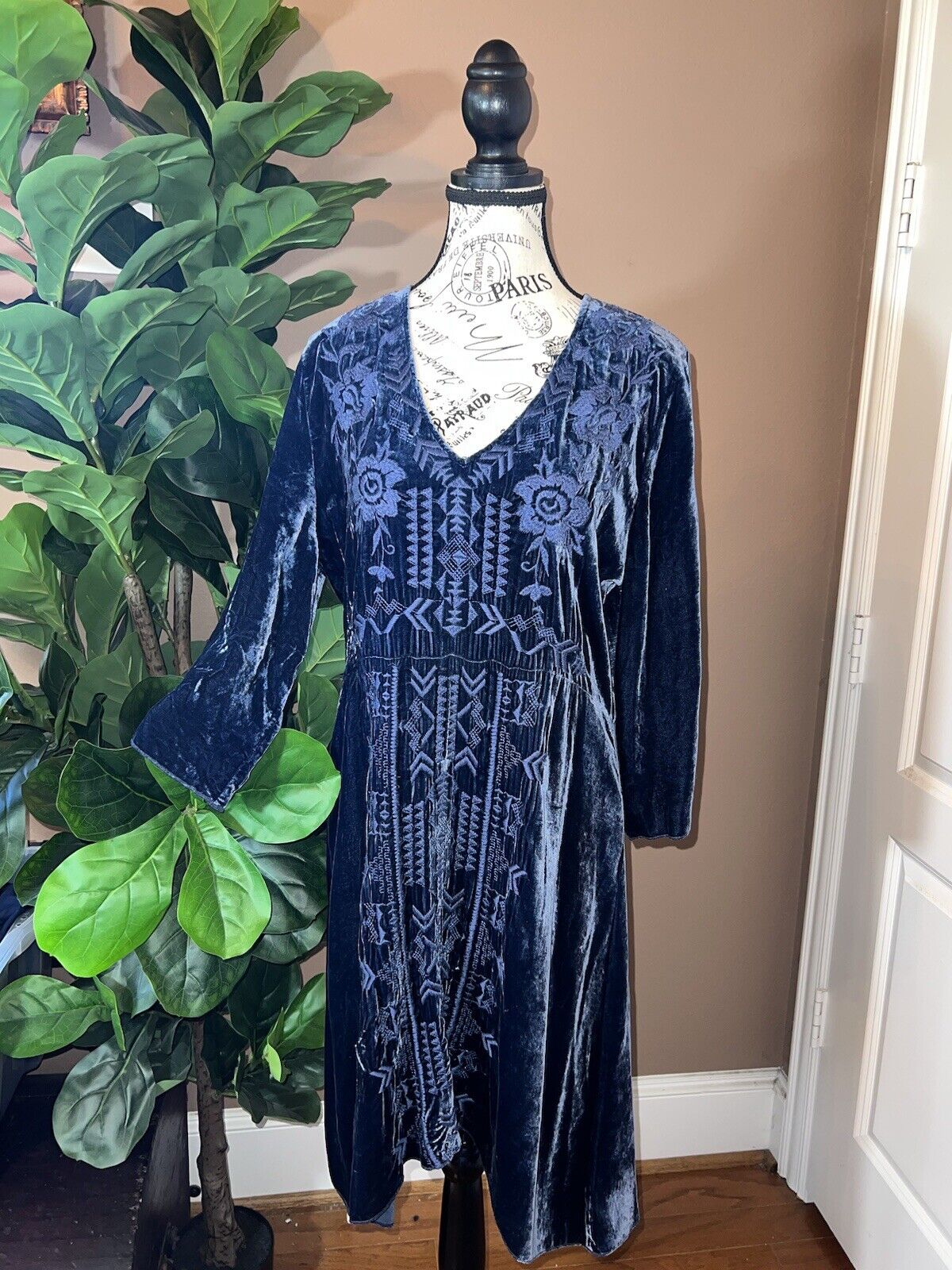 Johnny Was Blue Velvet Heavily Embroidered Mini Dress Long Sleeve Sz L Large