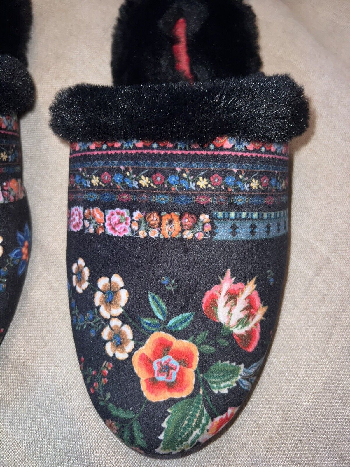 Johnny Was Black Faux Fur Floral Slippers sz 9 NWOB