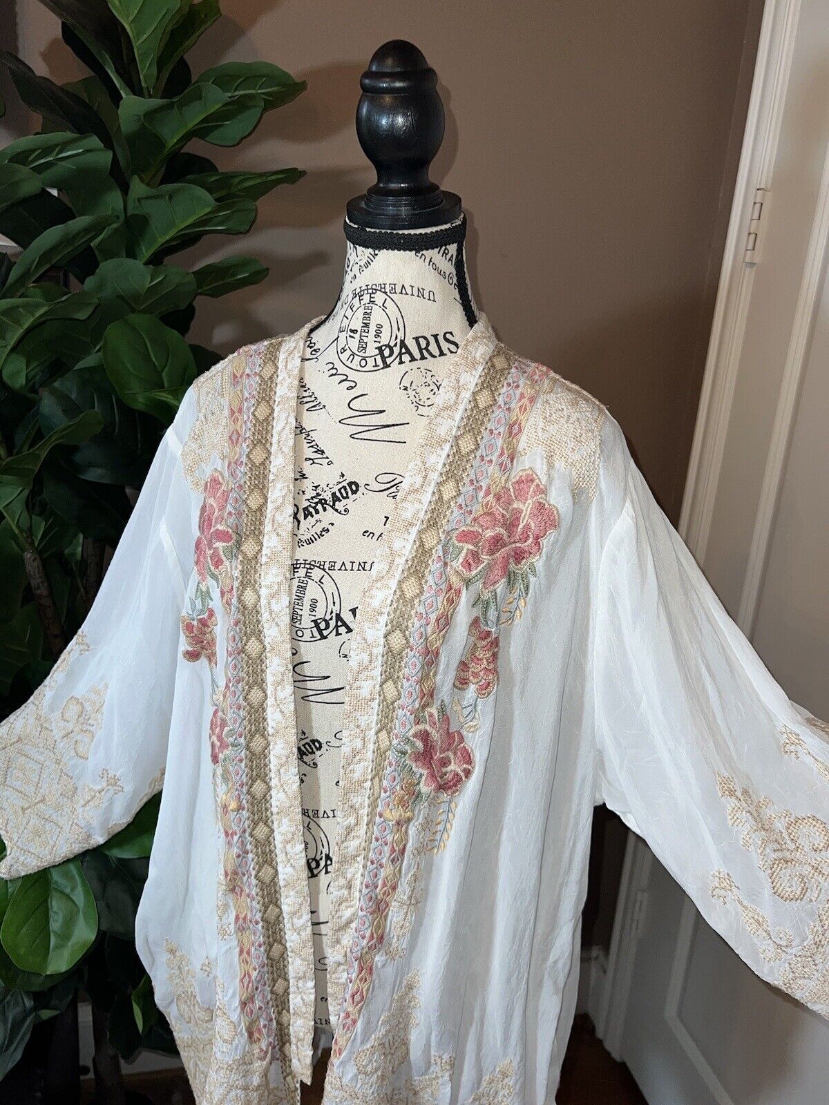 Johnny Was XXL 2X Silky White Kimono Heavily Embroidered BOHO Pockets Roses