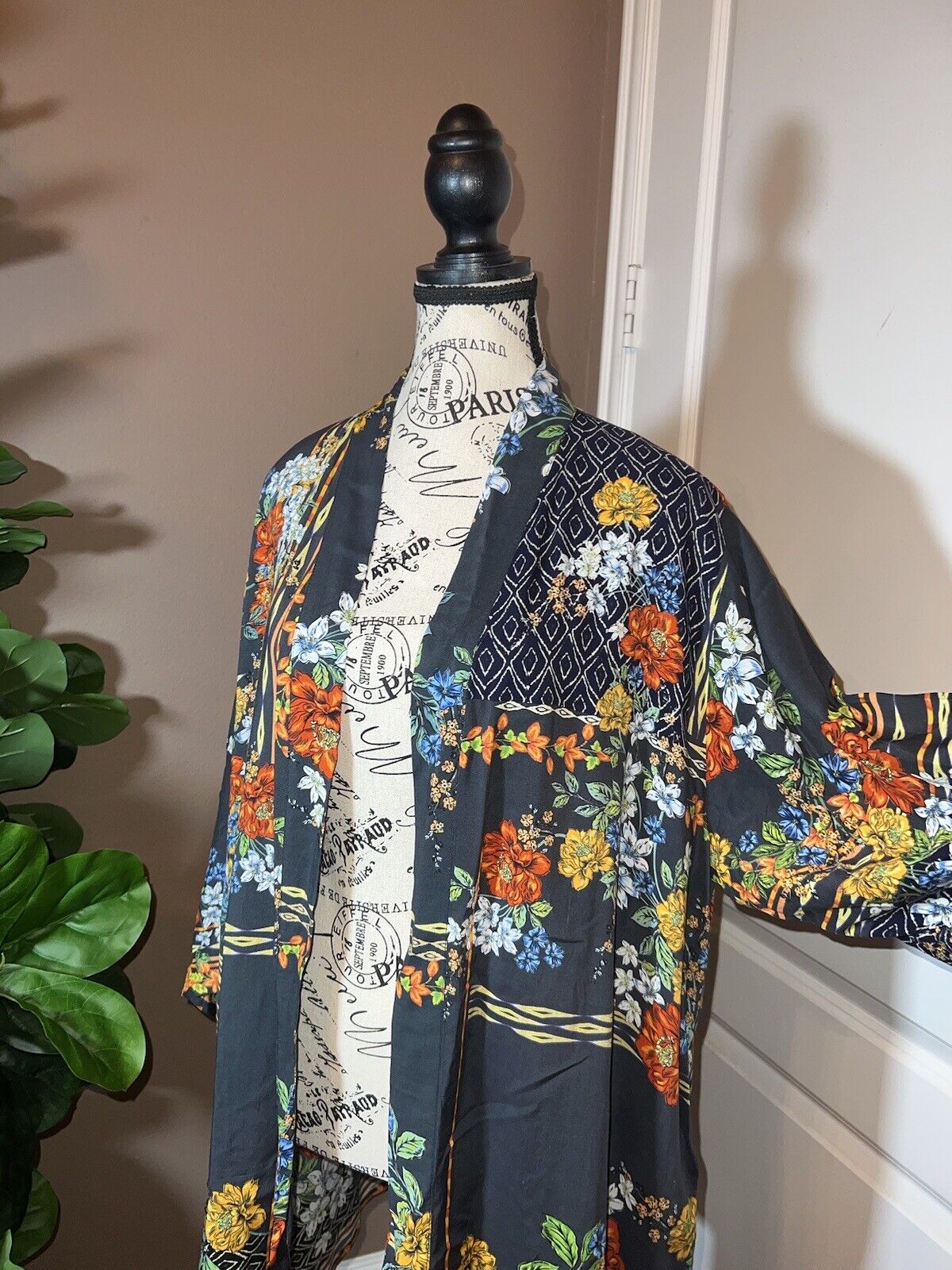 Johnny Was Silky Kimono Sz L Large Floral Beautifully Soft Black Floral Wrap