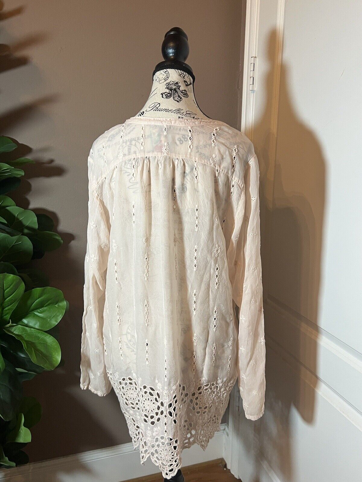 Johnny Was Silky Soft Pink Blouse Top Tunic Eyelet Lace Sz L  Large SPRING