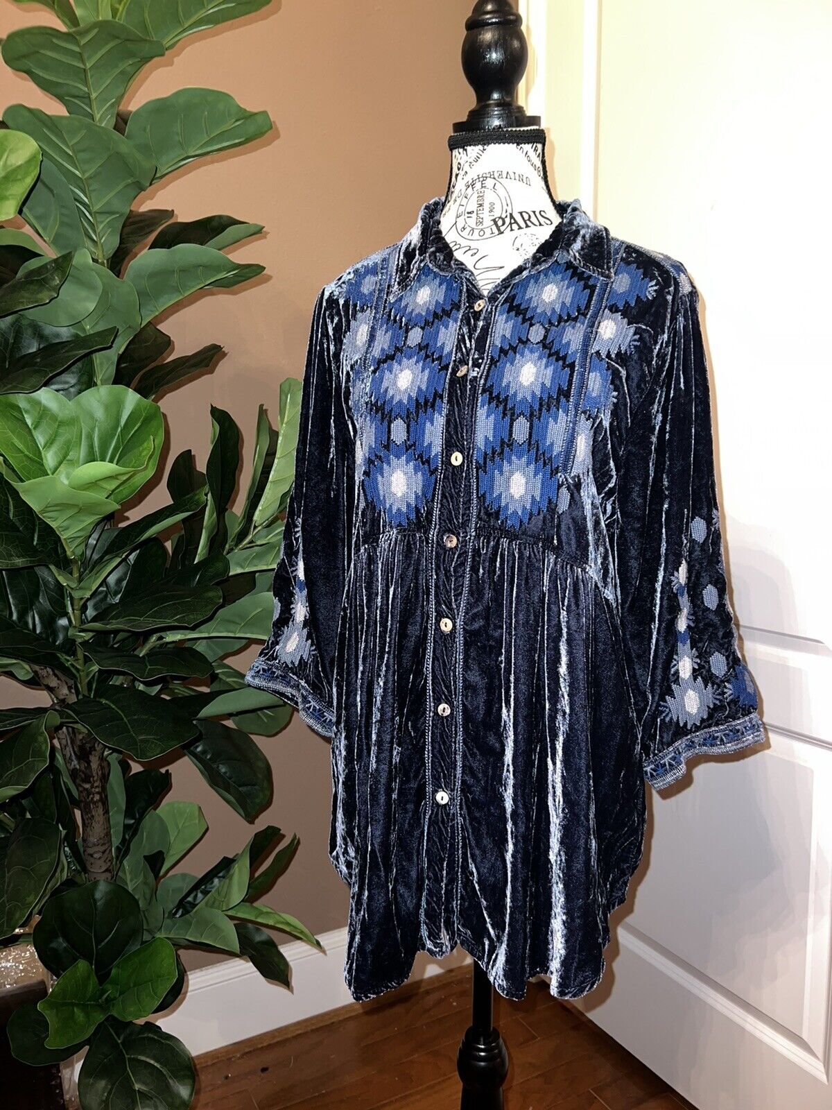 Johnny Was Blue Velvet Heavily Embroidered Tunic Top Long Sleeve Sz L Large WOW