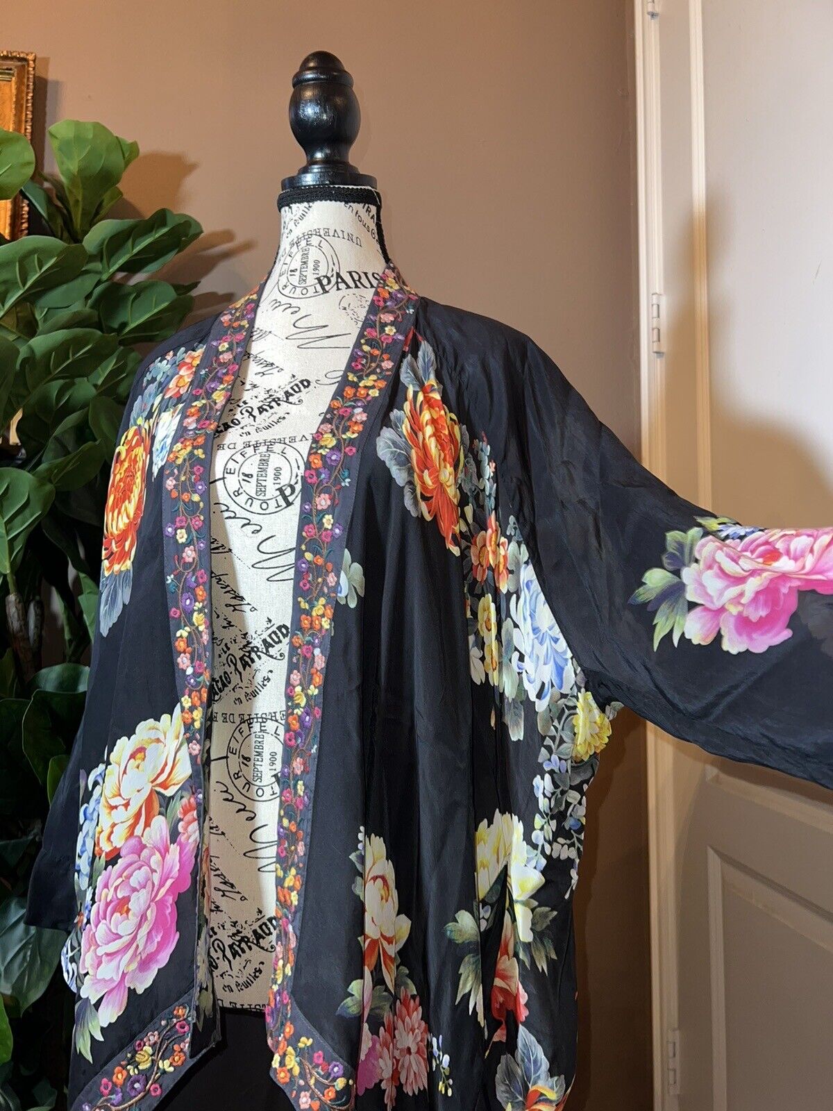 Johnny Was Silky Kimono Heavily Embroidered Trim Sz L Large Pockets Floral Black