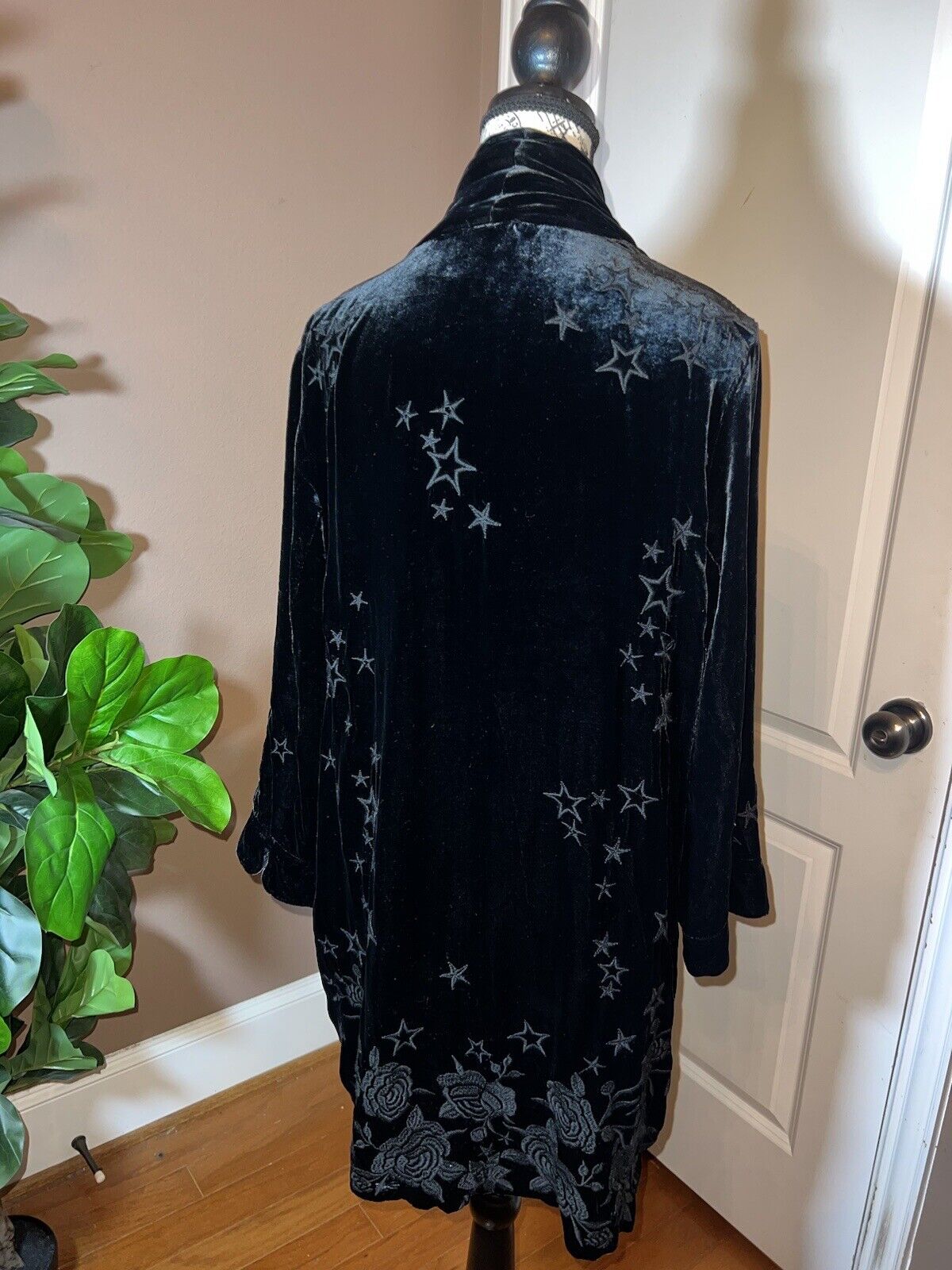 Johnny Was Velvet Kimono Celestial Wrap Jacket Sz M Black Tonal Embroidery