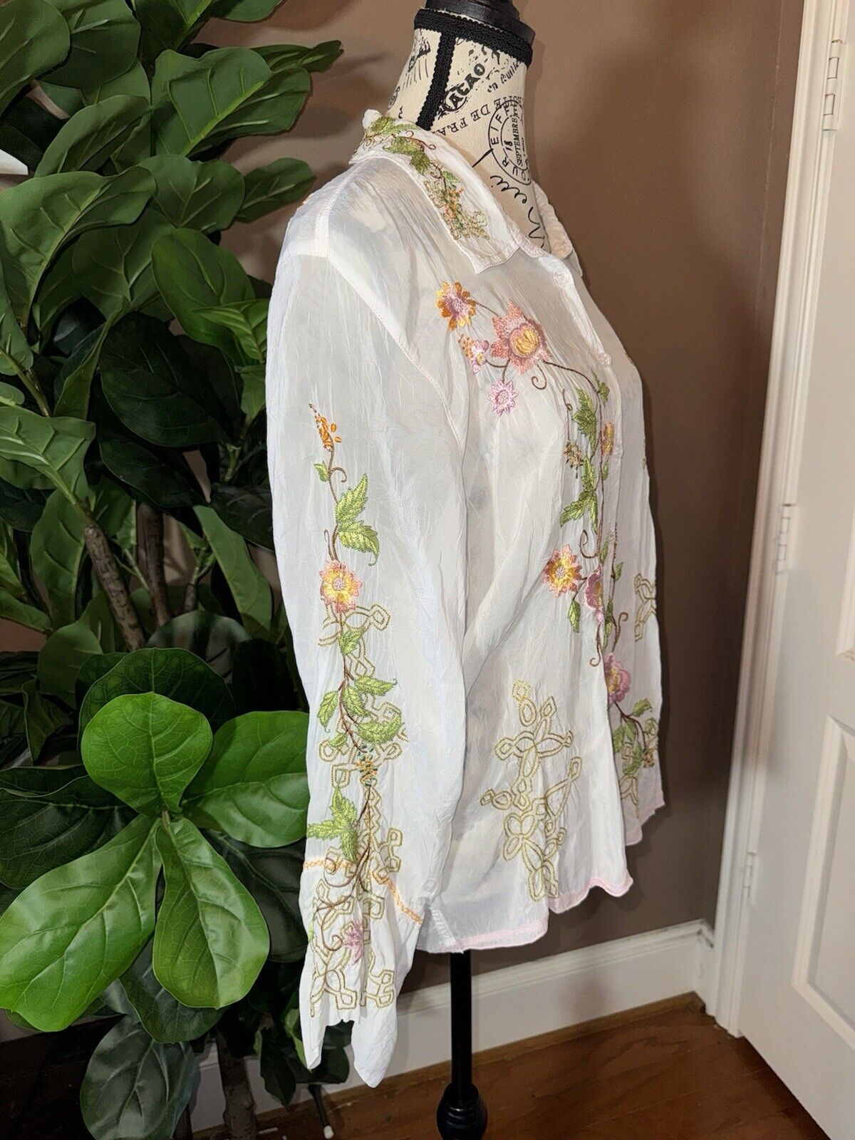 Johnny Was XL White Button Up Blouse Top Pink Floral & Bird Embroidered