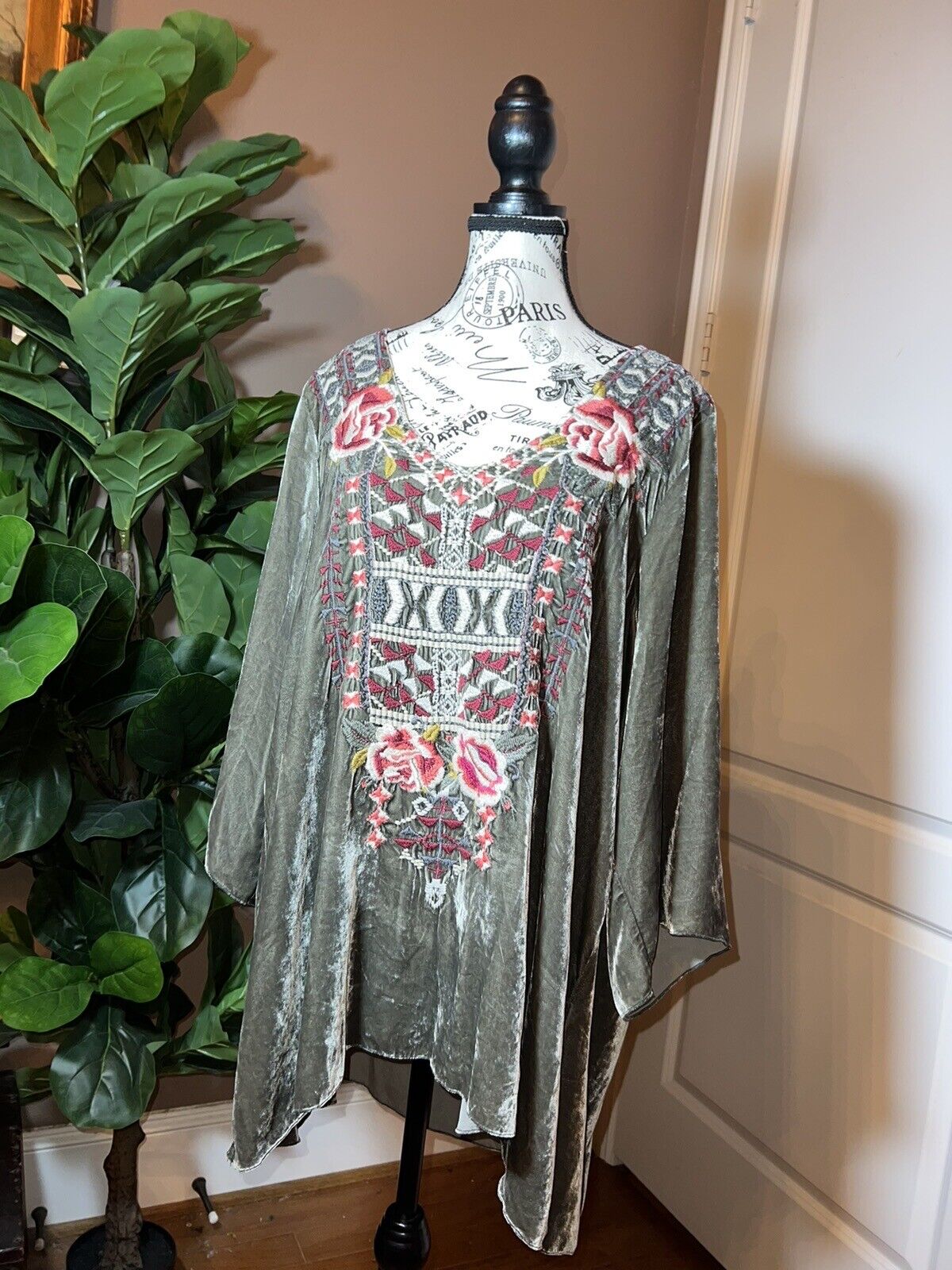 Johnny Was OliveGrey Velvet Heavily Embroidered Tunic Top Long Sleeve Sz 1X (XL)