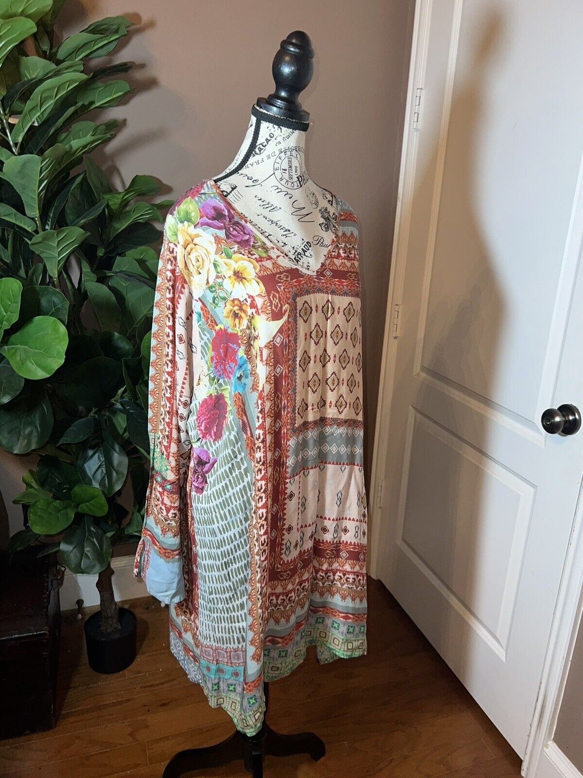 Johnny Was Silky Floral & Patchwork Blouse Top Tunic Sz L