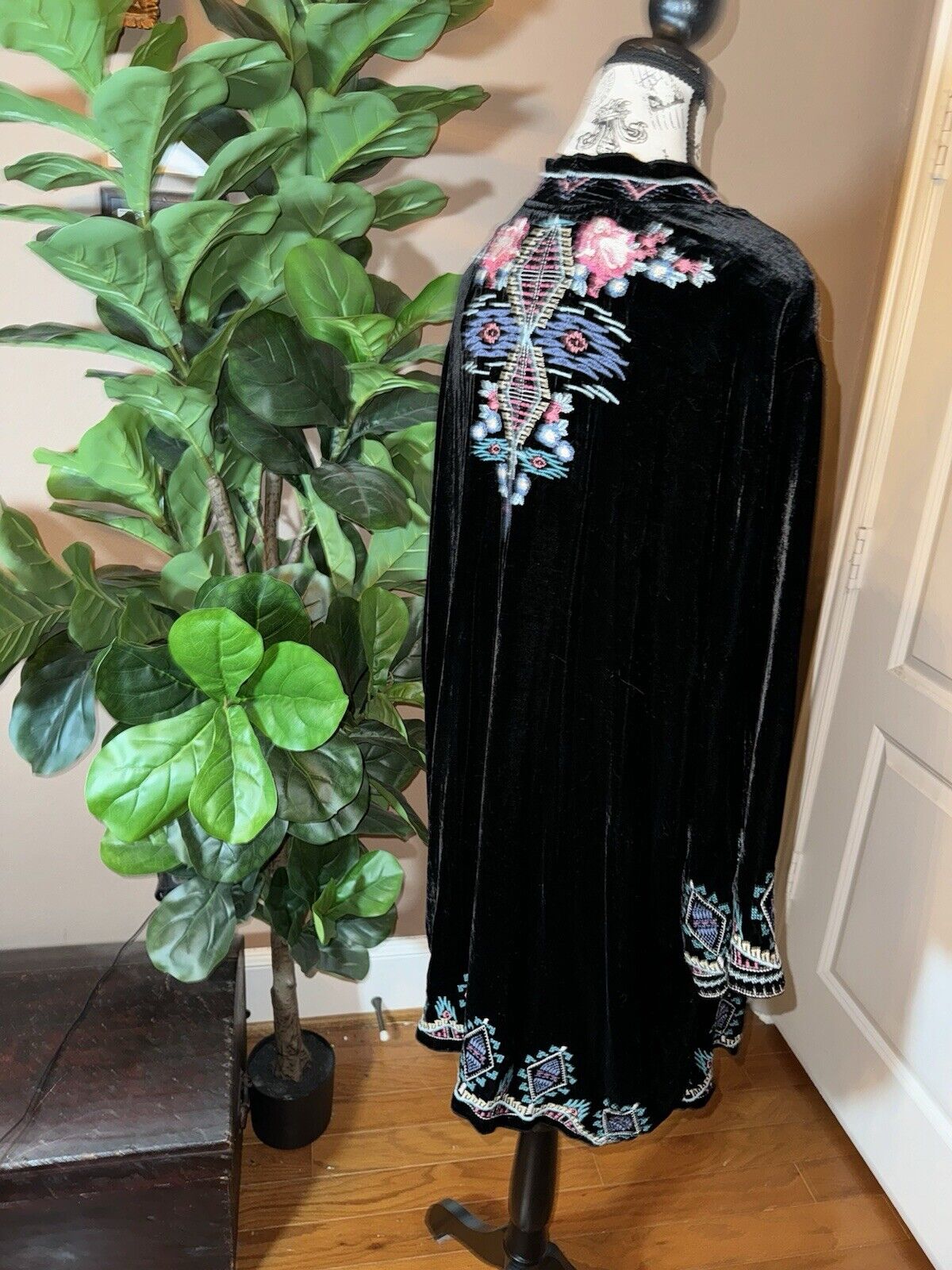 Johnny Was Black Velvet Sz 1X 1XL Kimono Wrap Duster Jacket Coat Embroidered