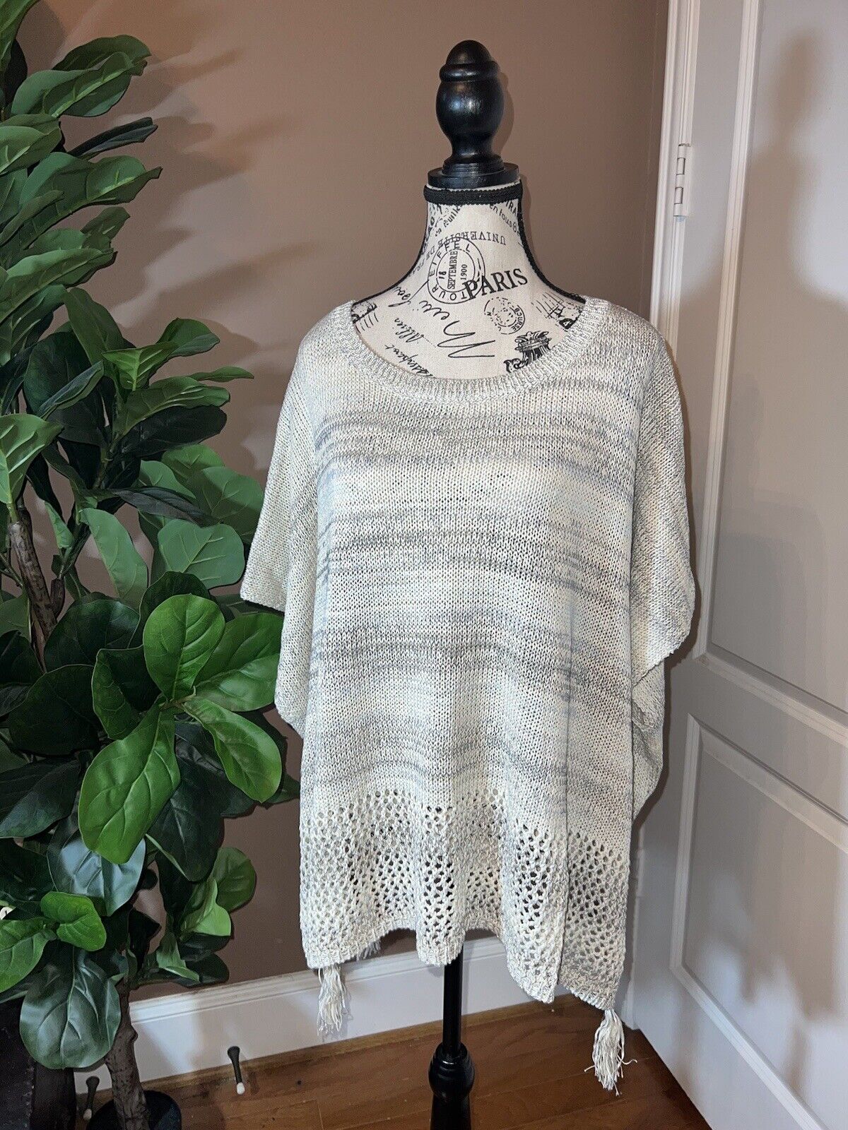 Johnny Was Poncho With Tassels Sweater O/S One Size Cream & Tan  BEACH