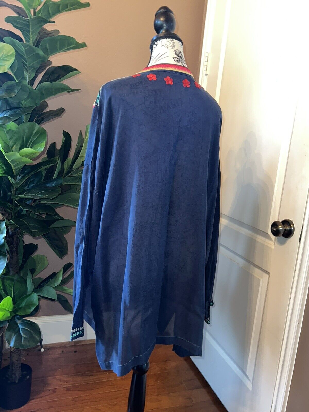 Johnny Was Sz XL Heavily Embroidered Silky Navy Tunic Top Kimono Sleeves