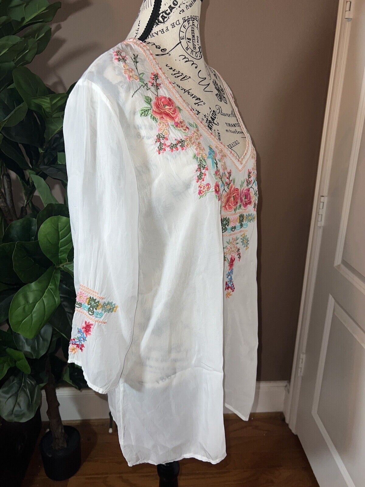 Johnny Was Silky White Embroidered Peasant Blouse Top Tunic L Large