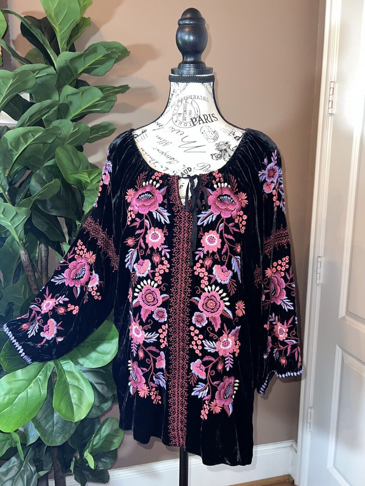 Johnny Was Black & Pink Velvet Heavily Embroidered Tunic Top L Large Peasant