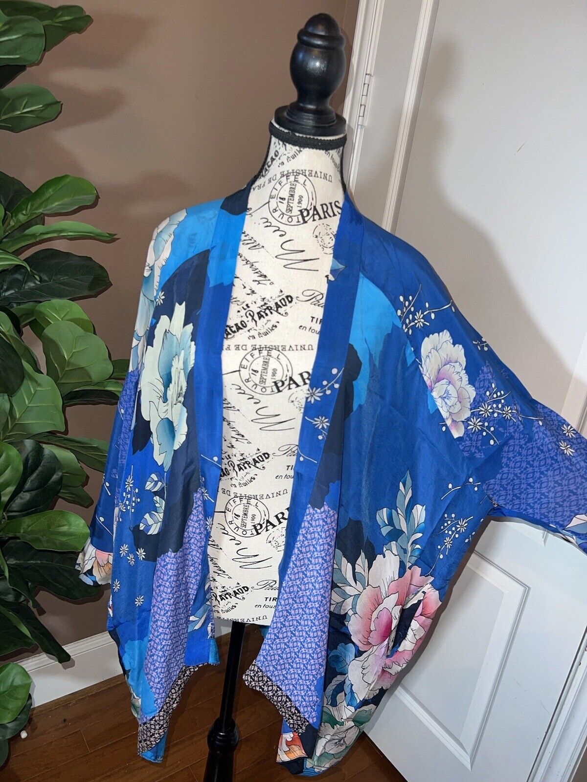 Johnny Was Silky Blue Floral Kimono Wrap Cardigan XL 1X 1XL Embroidered