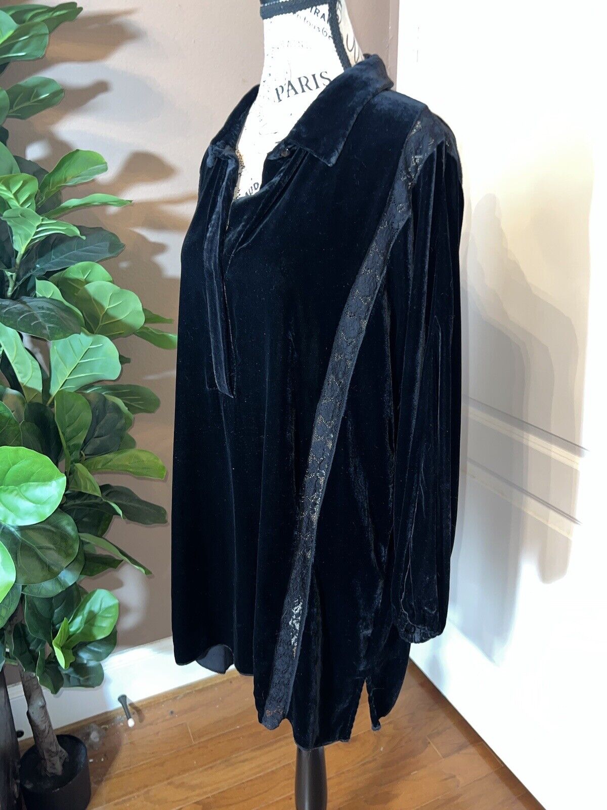 Johnny Was Black Velvet With Inset Lace Tunic Top Long Sleeve Button Sz L Large