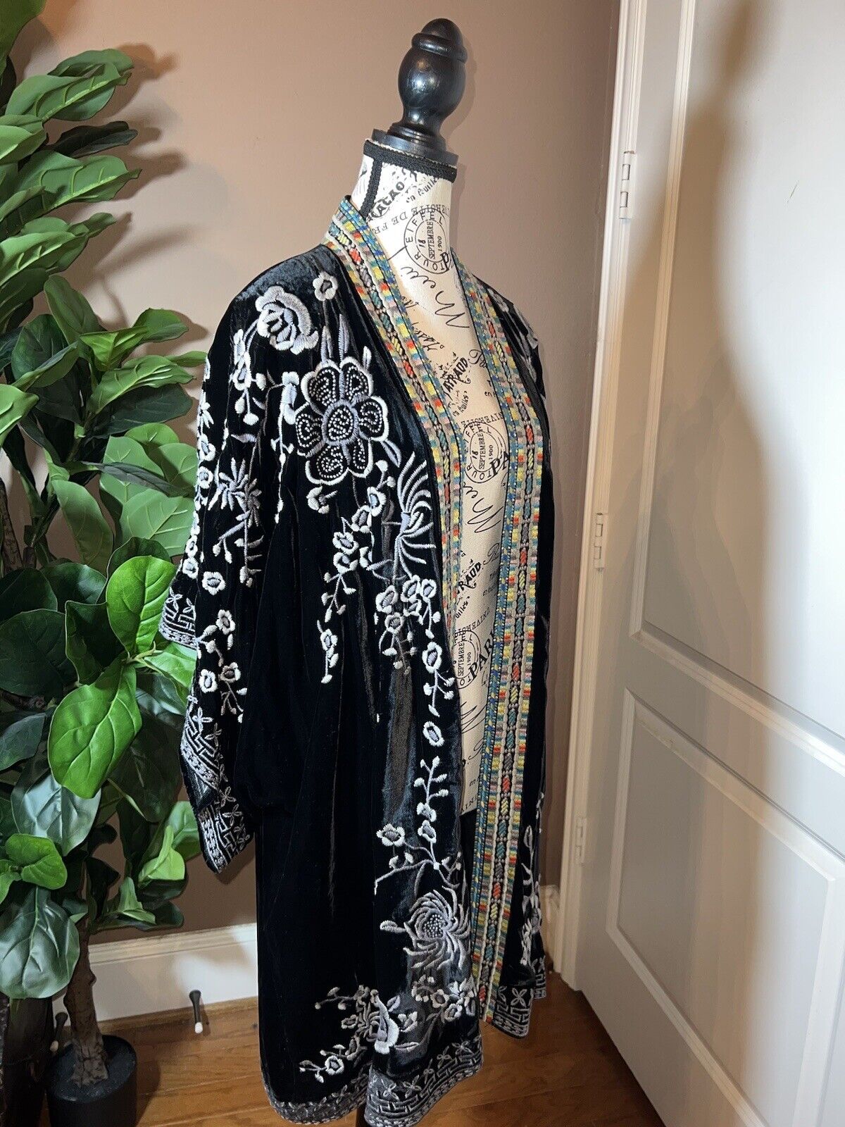 Johnny Was Black Velvet L Large Oversized Embroidered Wrap Duster Kimono