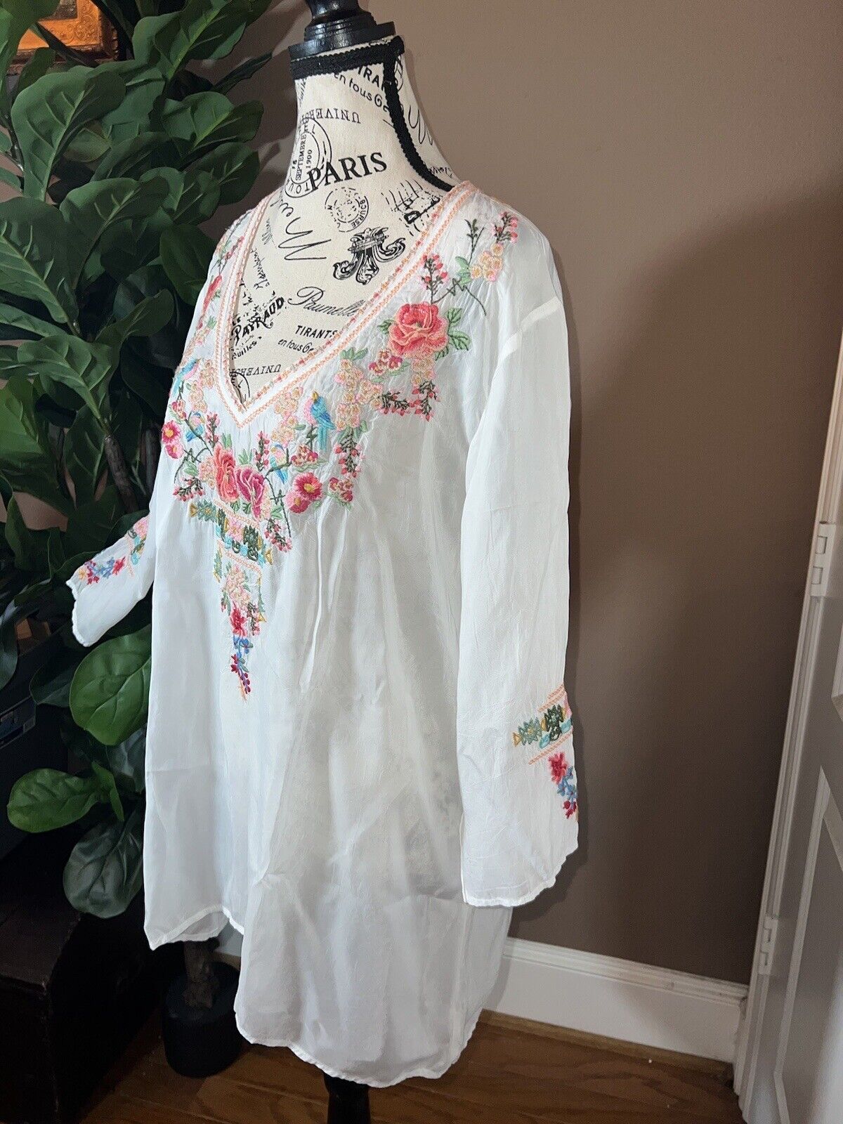 Johnny Was Silky White Embroidered Peasant Blouse Top Tunic L Large