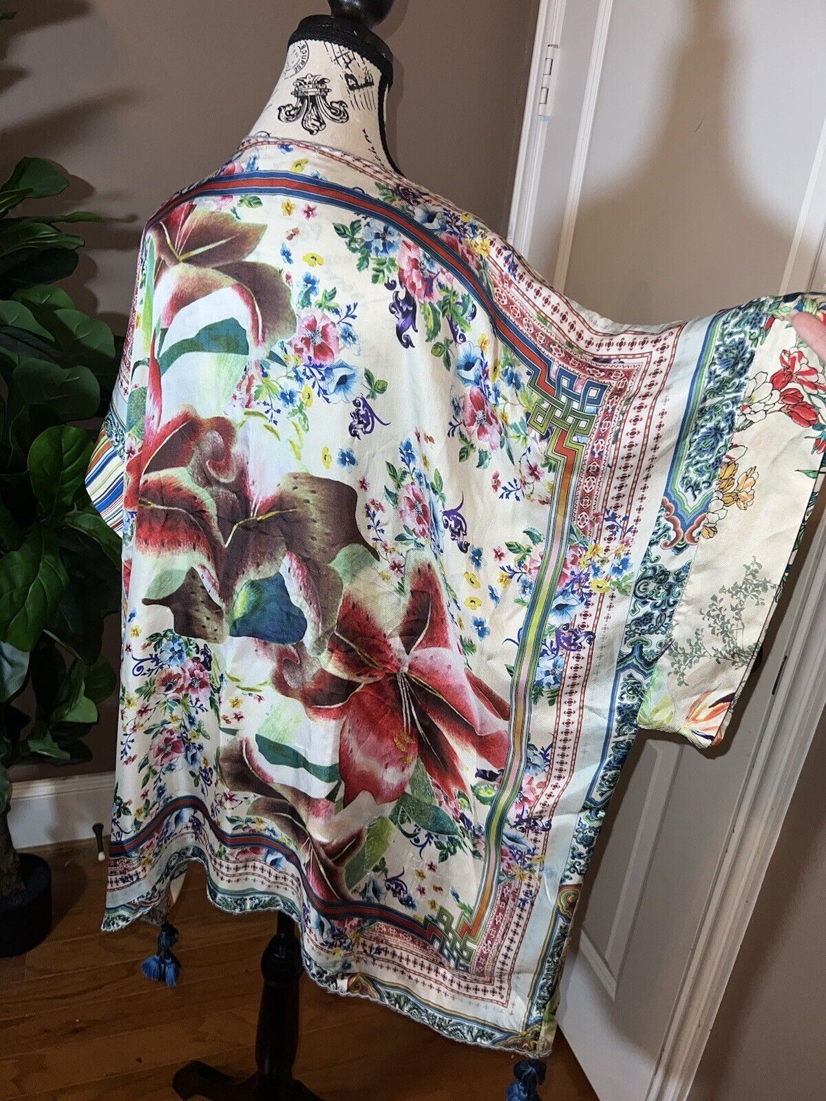 Johnny Was O/S 100% Silk Kimono Wrap Poncho Top STUNNING BACK Tassels