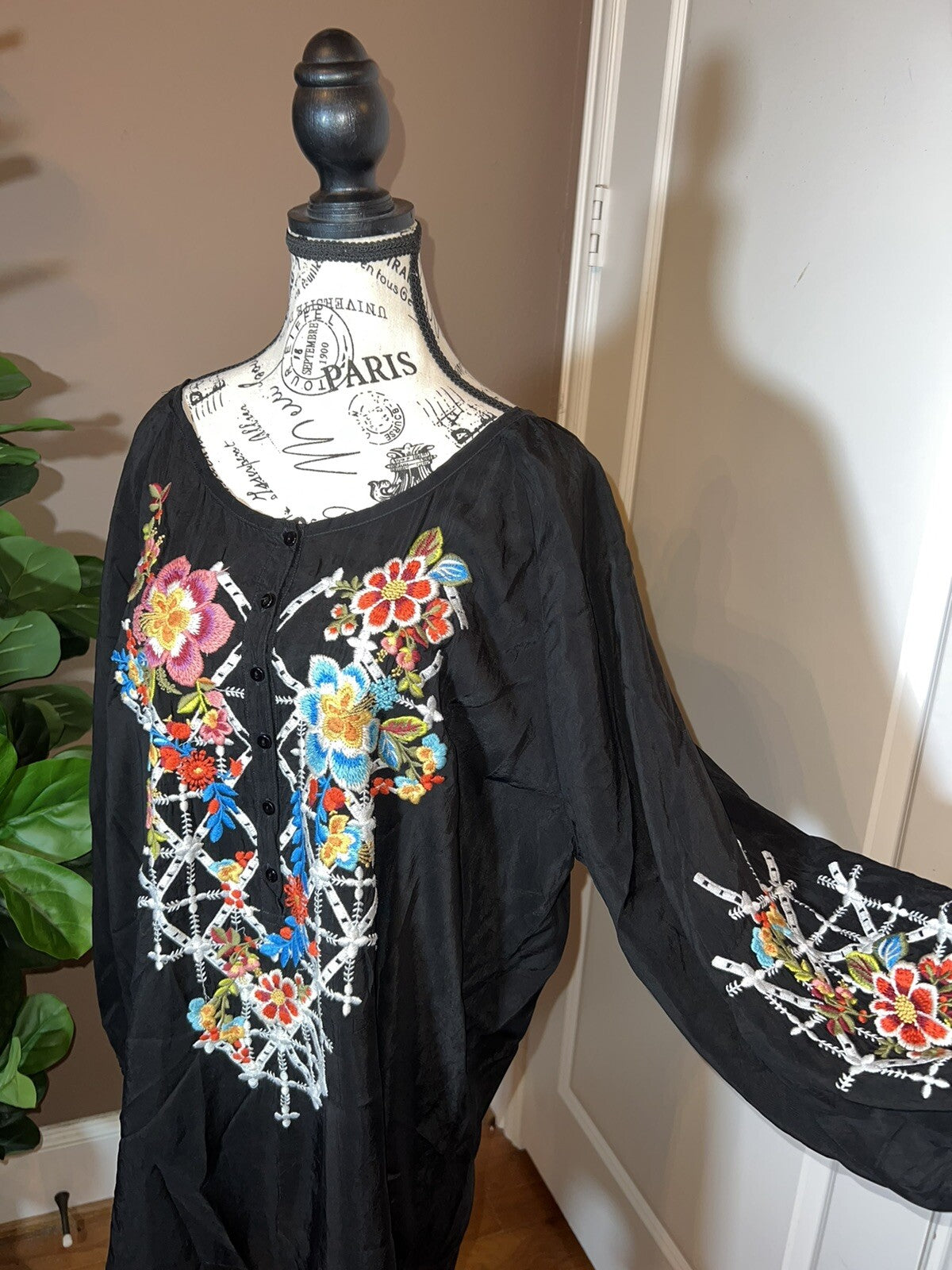 Johnny Was 2X Plus Black Tunic Top Silky Blouse Shirt Embroidered Lightweight Johnny Was
