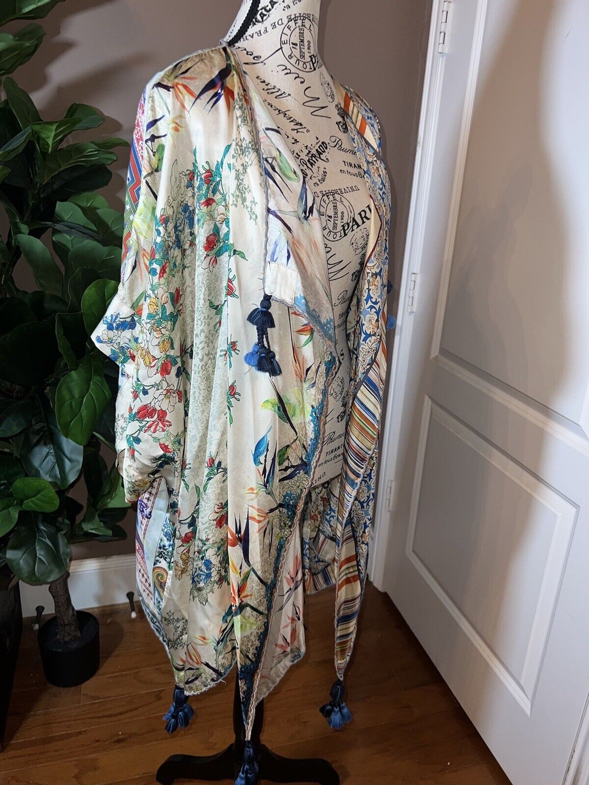 Johnny Was O/S 100% Silk Kimono Wrap Poncho Top STUNNING BACK Tassels