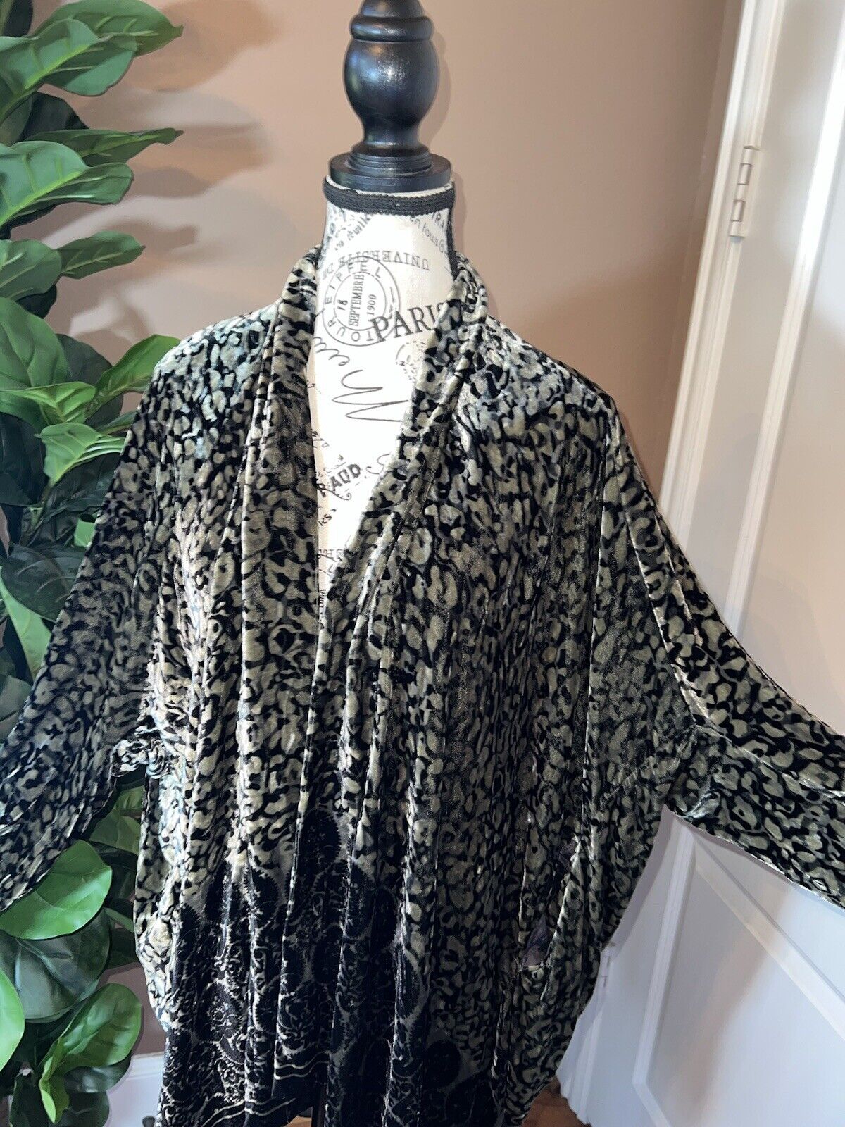 Johnny Was Velvet  Kimono Wrap Shrug L Large Olive Green Grey Black Pockets