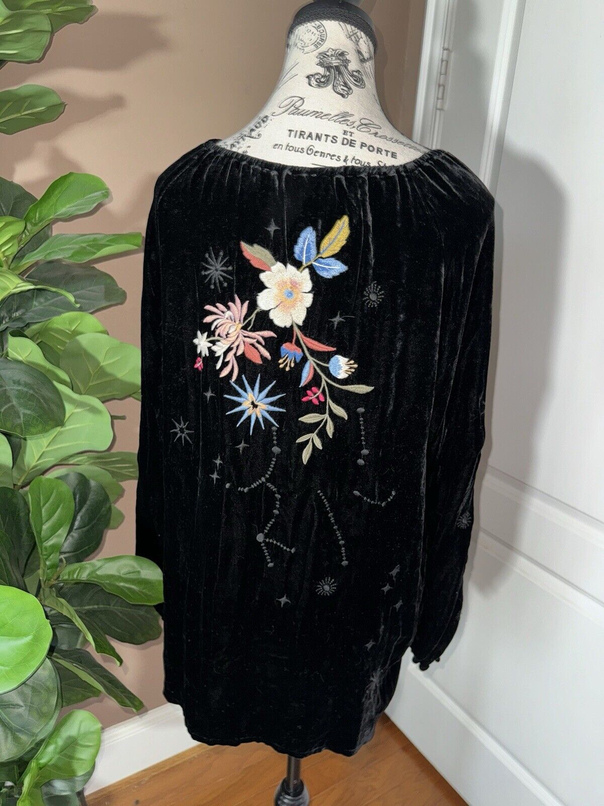 Johnny Was L Large Black Velvet Roses & Stars Embroidered Peasant Tunic Top