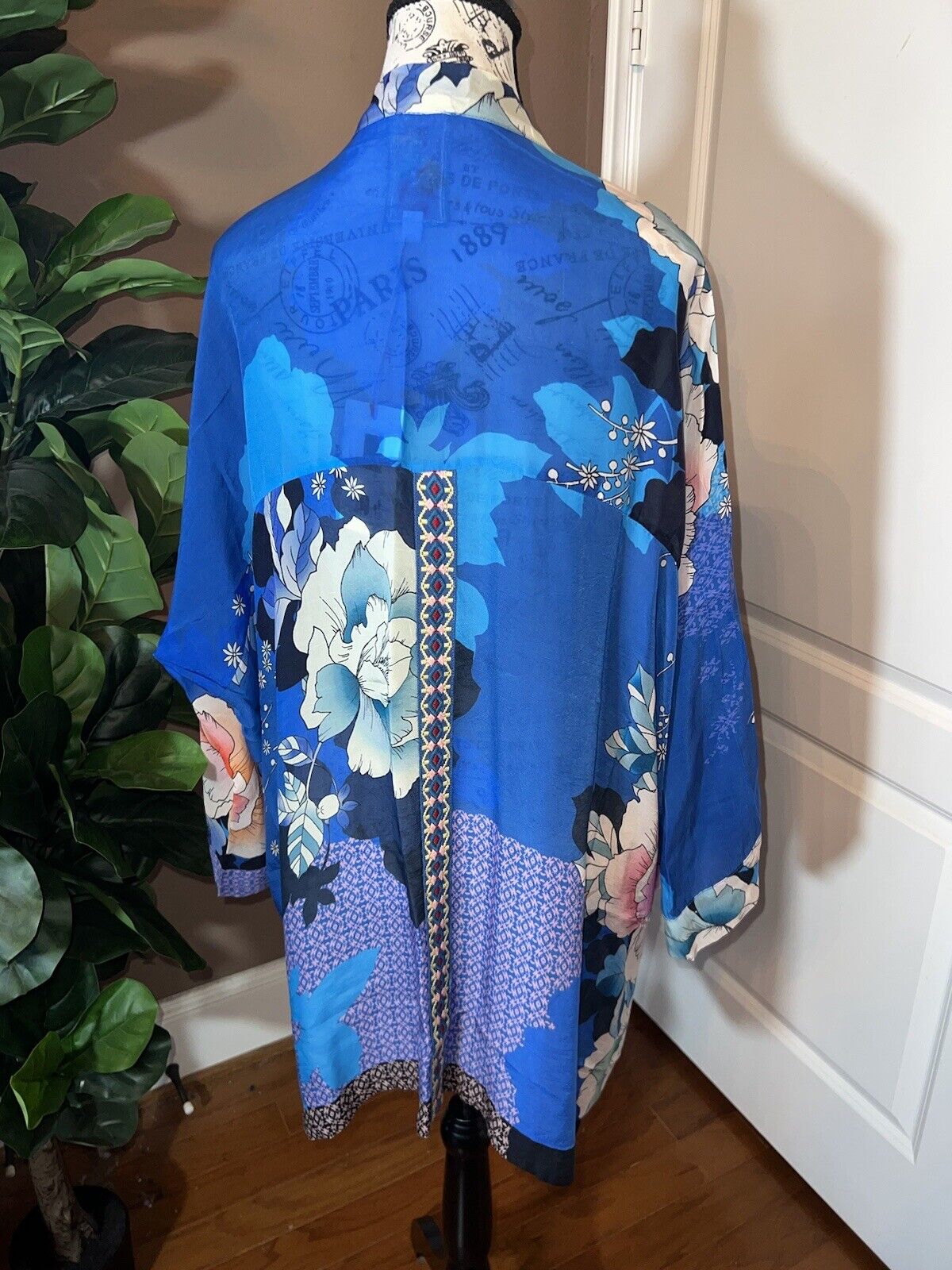 Johnny Was Silky Blue Floral Kimono Wrap Cardigan XL 1X 1XL Embroidered