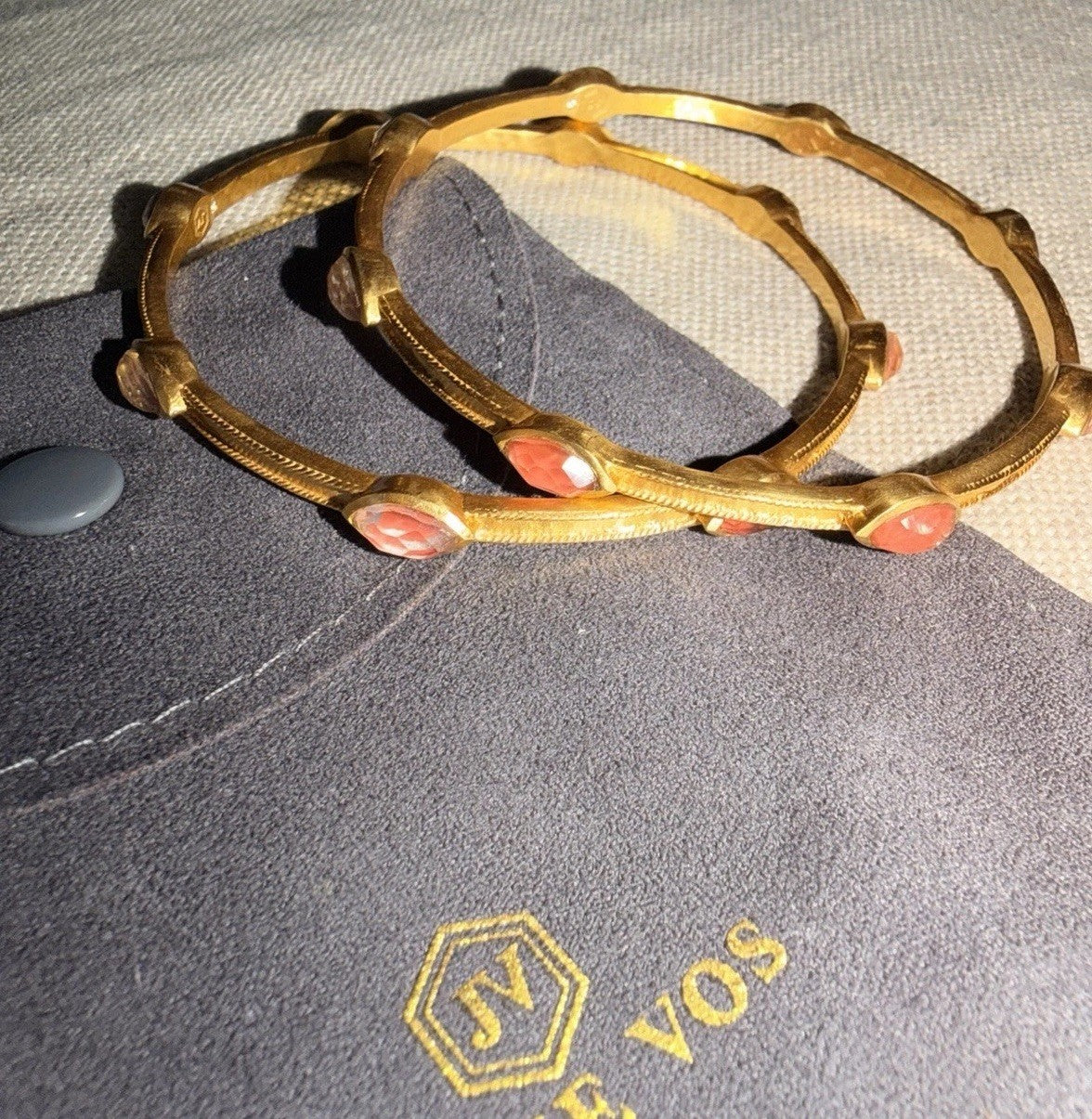 8975302