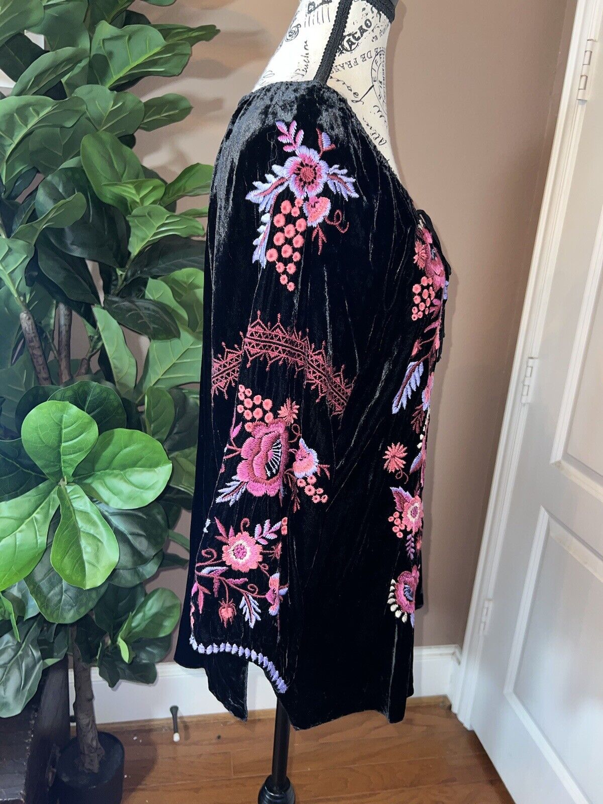 Johnny Was Black & Pink Velvet Heavily Embroidered Tunic Top L Large Peasant