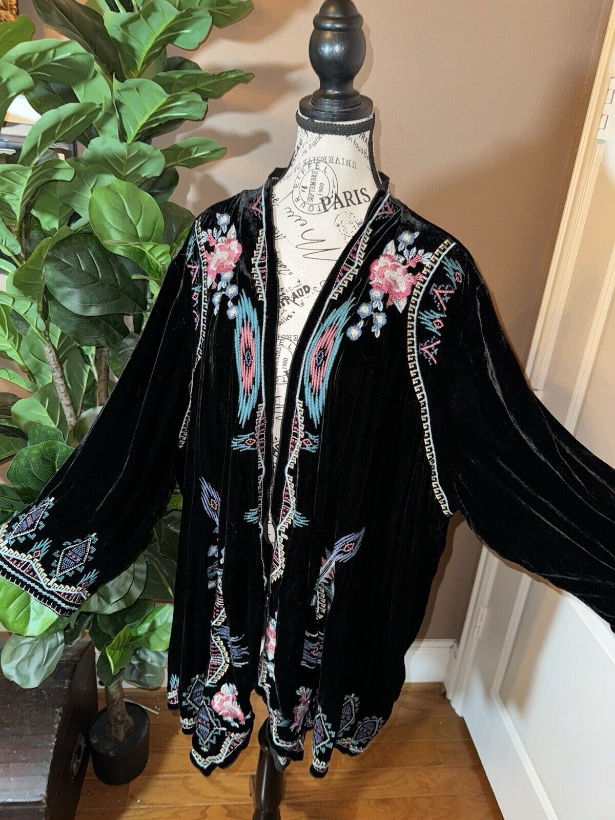 Johnny Was Black Velvet Sz 1X 1XL Kimono Wrap Duster Jacket Coat Embroidered