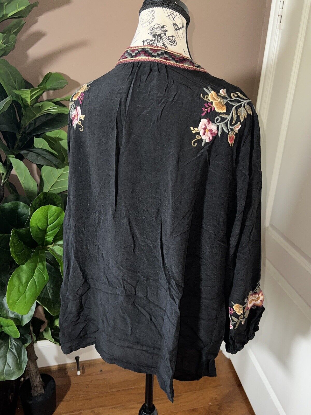 100% Silk Johnny Was Black Tunic Top XL 1X Kimono Embroidered Floral