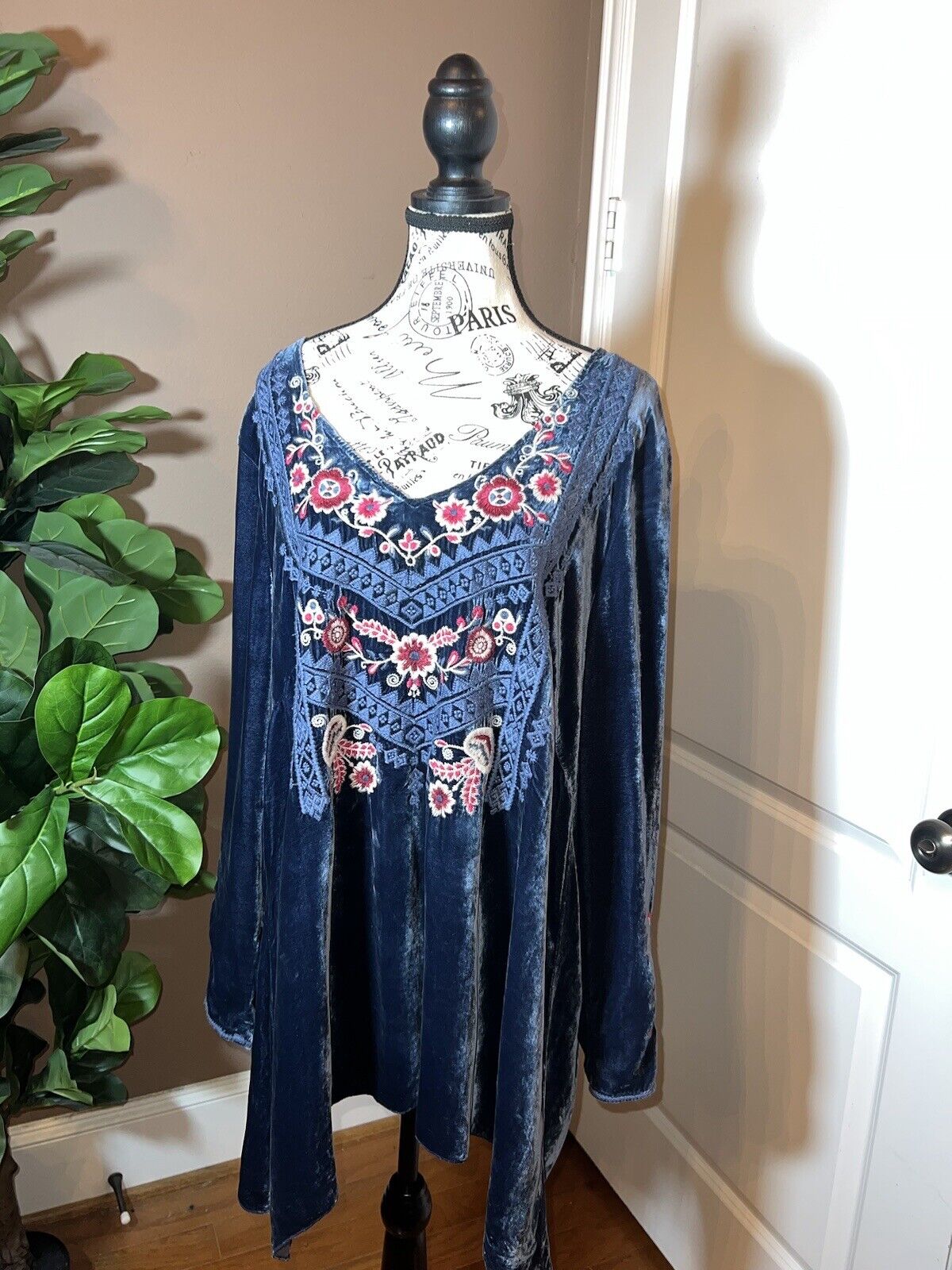 Johnny Was Blue Velvet Heavily Embroidered Tunic Top Long Sleeve Sz M Medium