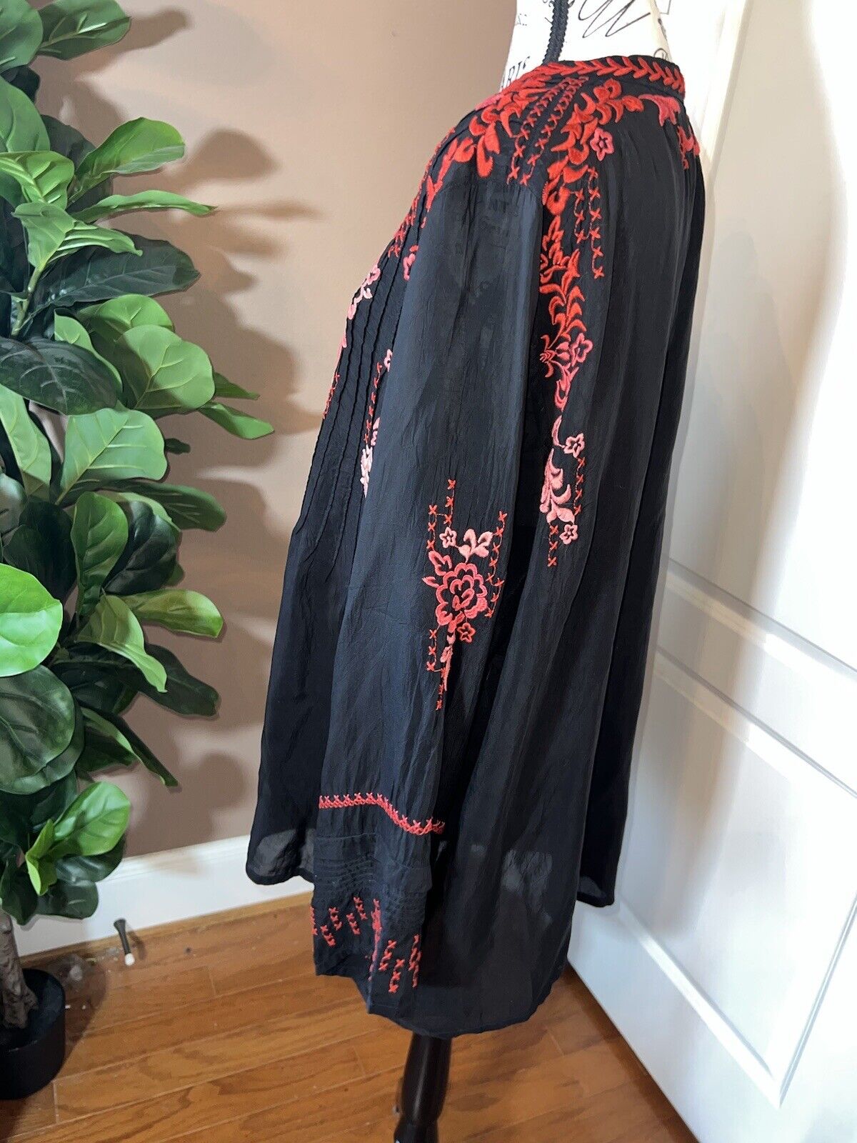 Johnny Was Silky Top Long Sleeve Button Up XXL 2X Gorgeous Black & Red Tunic