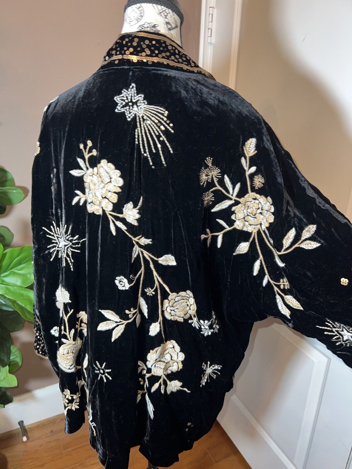 Johnny Was Black & Gold Velvet W/ Sequins & Silk Lining Kimono 1X 1XL XL