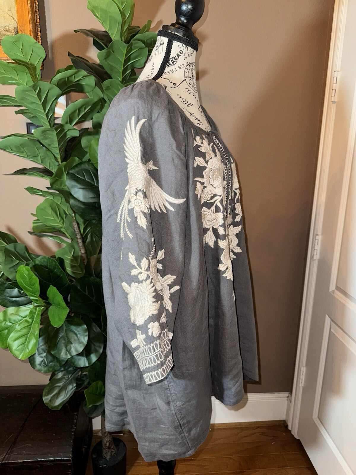Johnny Was XL Grey Linen Shift Mini Dress Tunic Top Embroidered Cream Flower Johnny Was