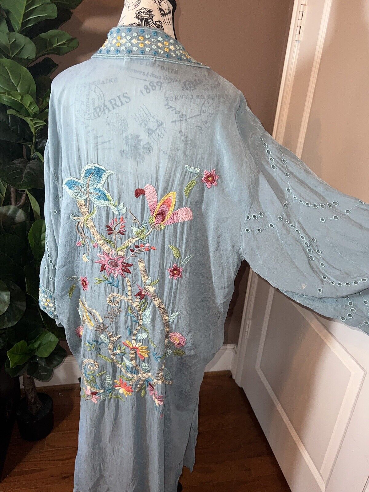 Johnny Was Silky Blue Long Kimono Duster Wrap OVERSIZED M Medium Embroidery