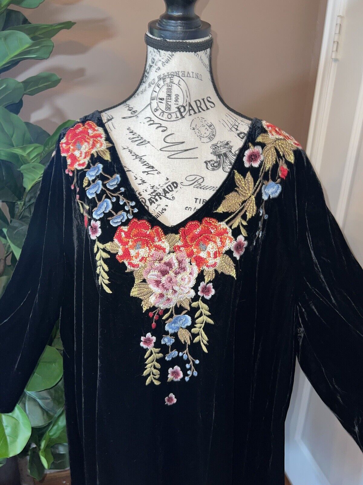 Johnny Was XL Extra Large Black Velvet Heavily Embroidered Tunic Top Kimono