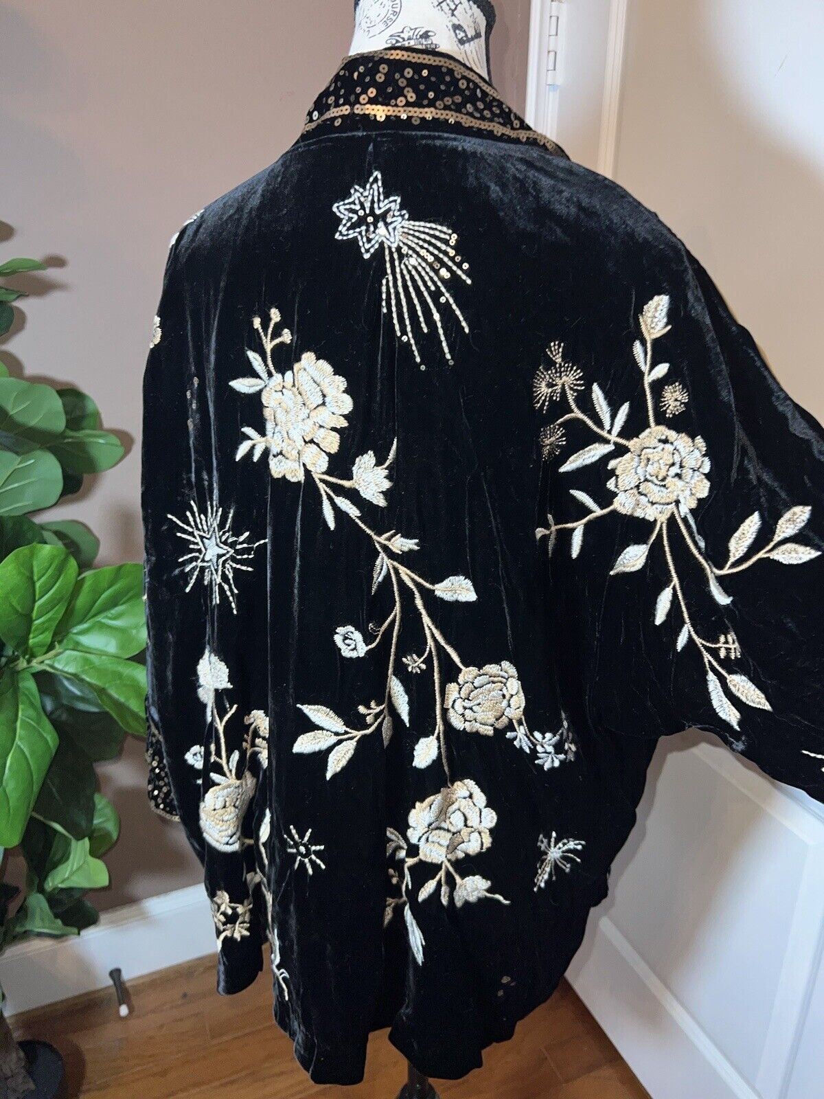 Johnny Was Black & Gold Velvet & Sequins & Silk Lining Kimono 1X 1XL XL