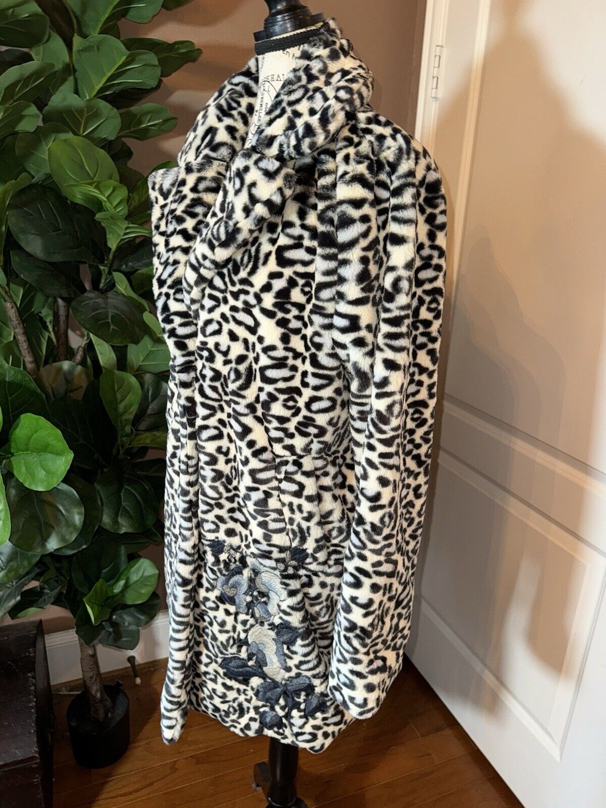 Johnny Was S Soft Blue & White Leopard Faux Fur Coat Jacket Wrap Silk Lining