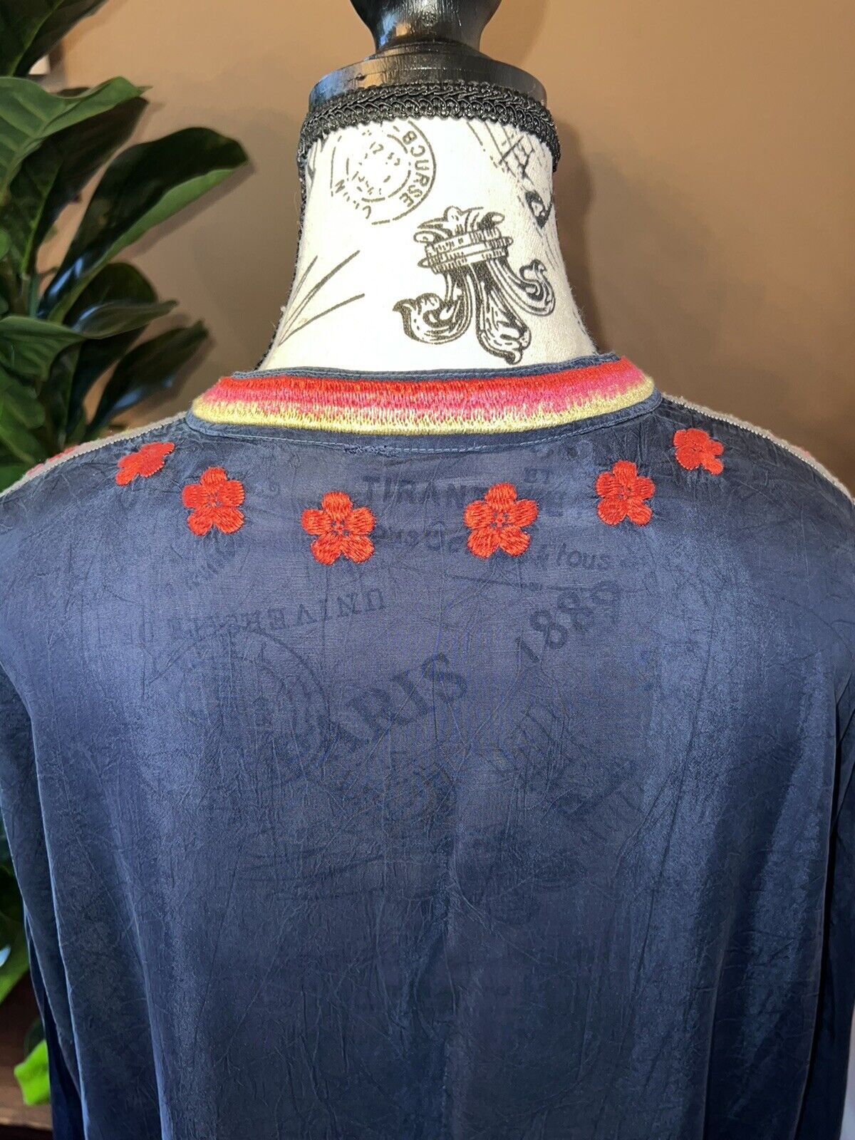 Johnny Was Sz XL Heavily Embroidered Silky Navy Tunic Top Kimono Sleeves