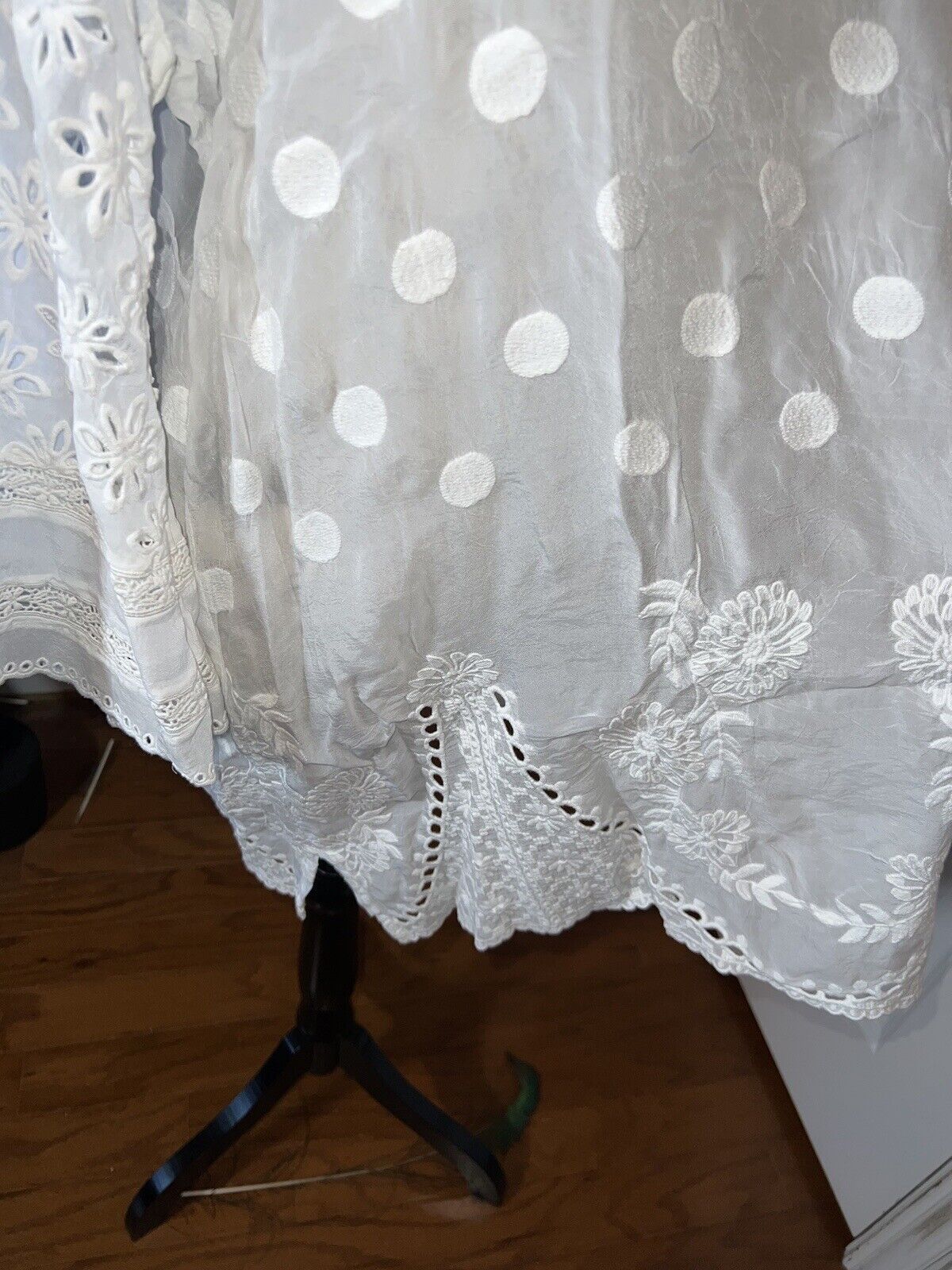 Johnny Was Silky Soft White Kimono Top Floral Eyelet Lace Sz L  Large SPRING