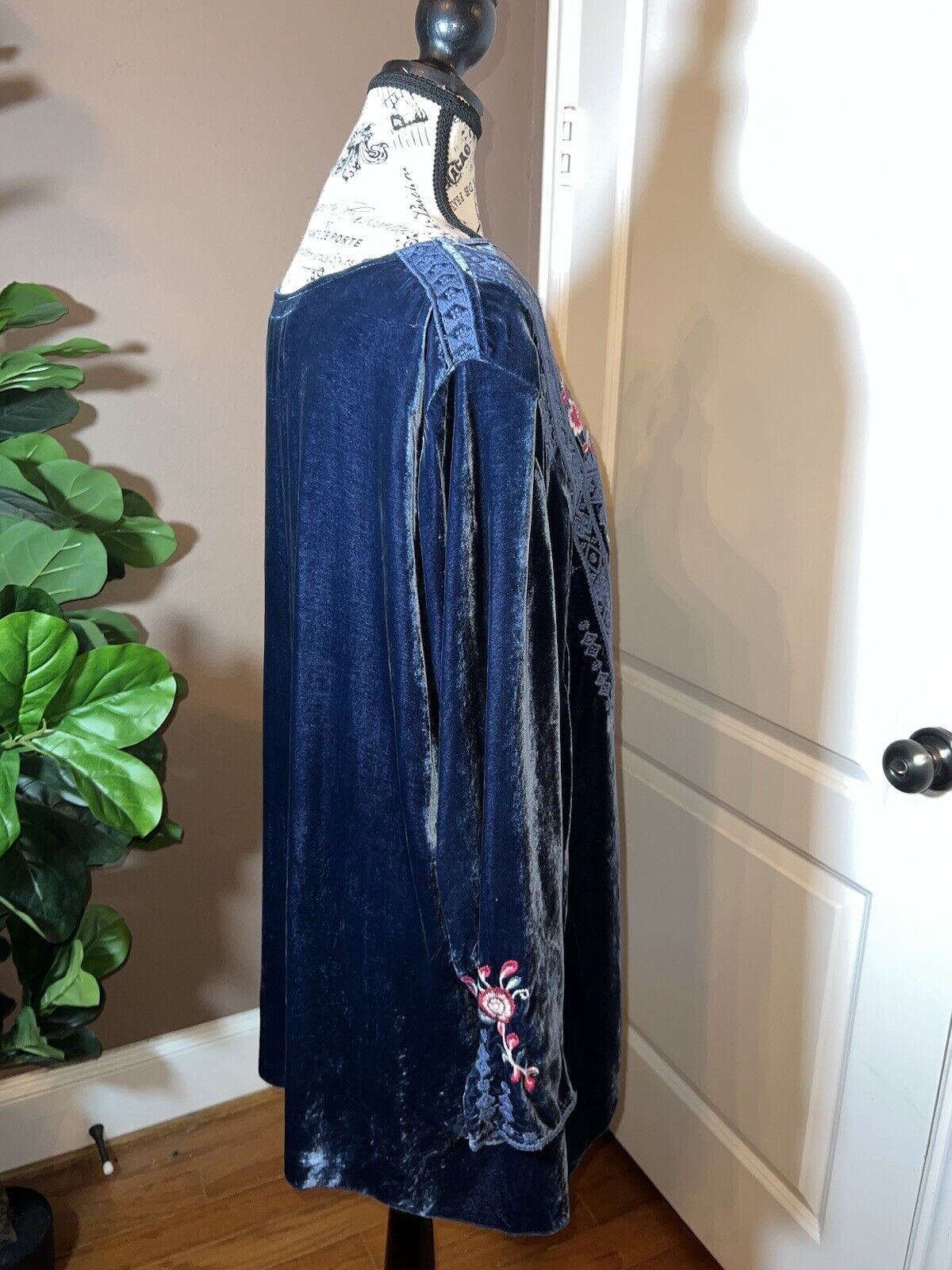 Johnny Was Blue Velvet Heavily Embroidered Tunic Top Long Sleeve Sz 1XL 1X XL