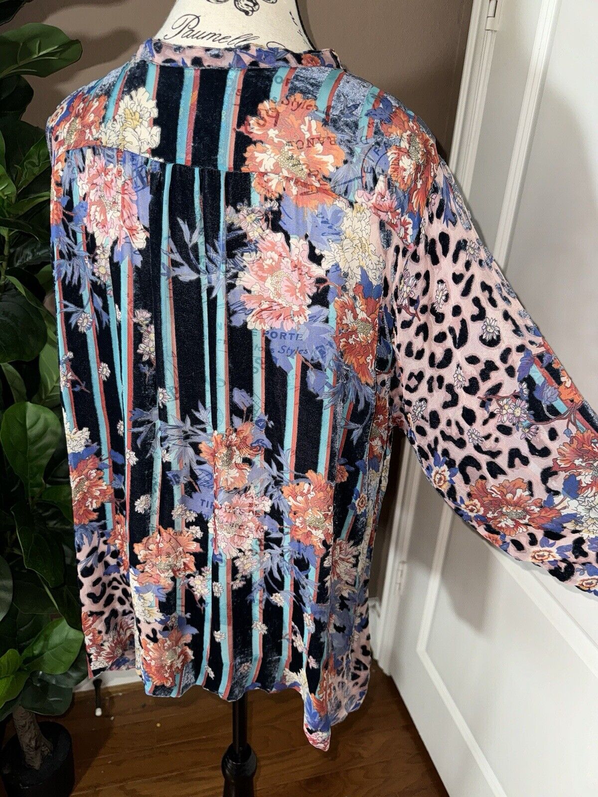 Johnny Was 1X XL Burnout Silk & Blue Velvet Floral Animal Print Tunic Top